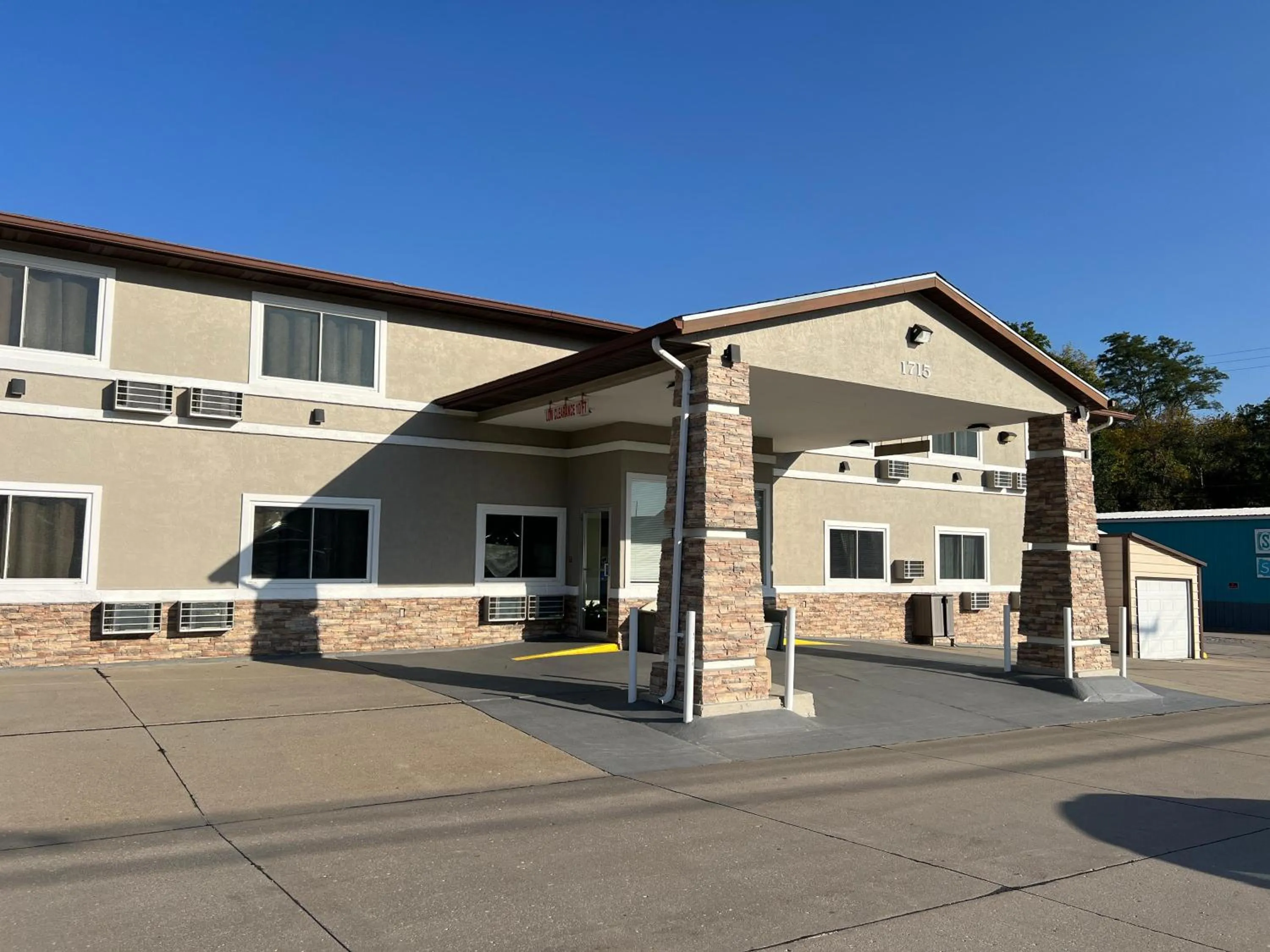 Property building in Deluxe Inn Capital O Nebraska City I 29