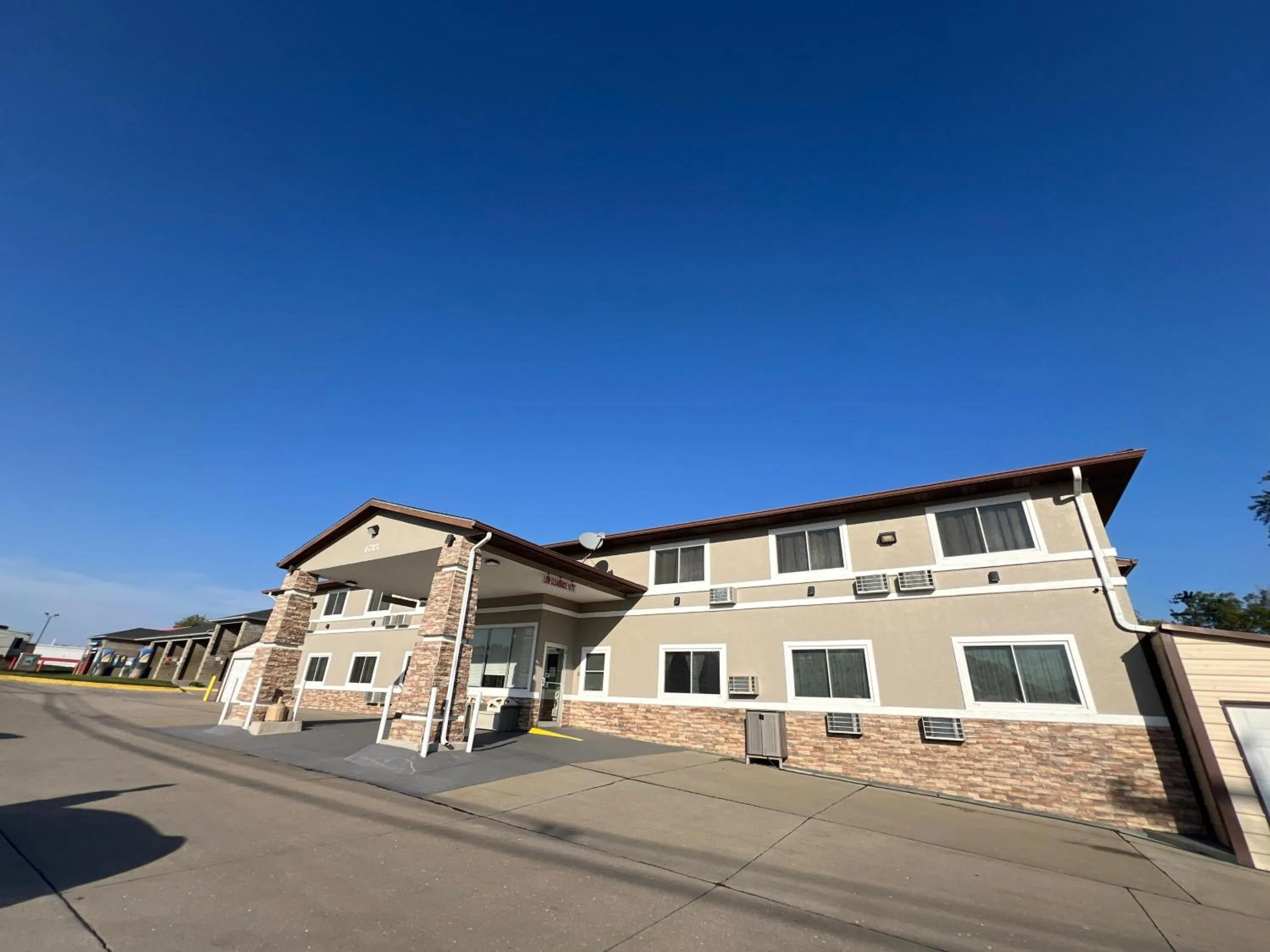 Property building in Deluxe Inn Capital O Nebraska City I 29