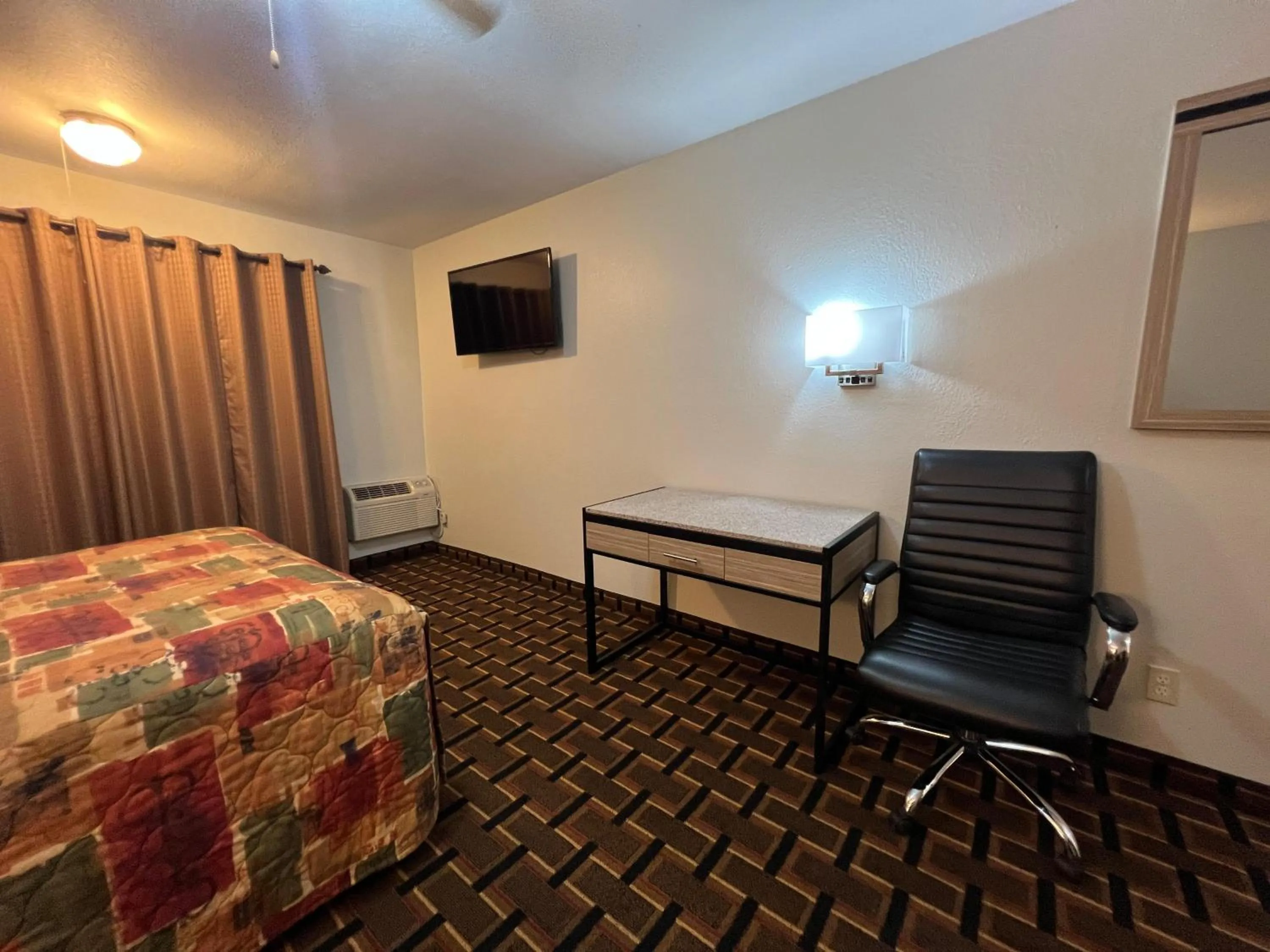 Bedroom, Bed in Deluxe Inn Capital O Nebraska City I 29