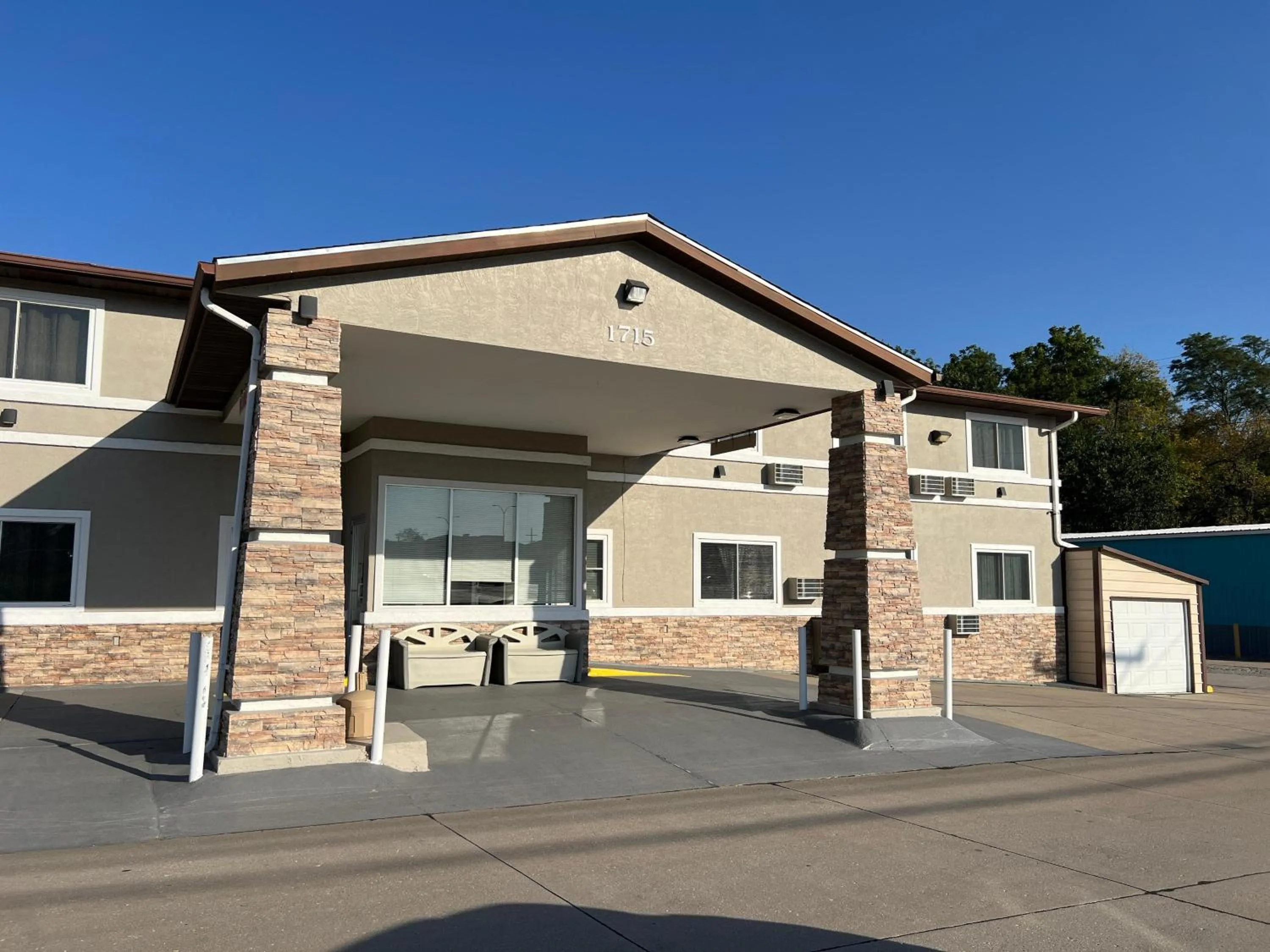 Property building in Deluxe Inn Capital O Nebraska City I 29