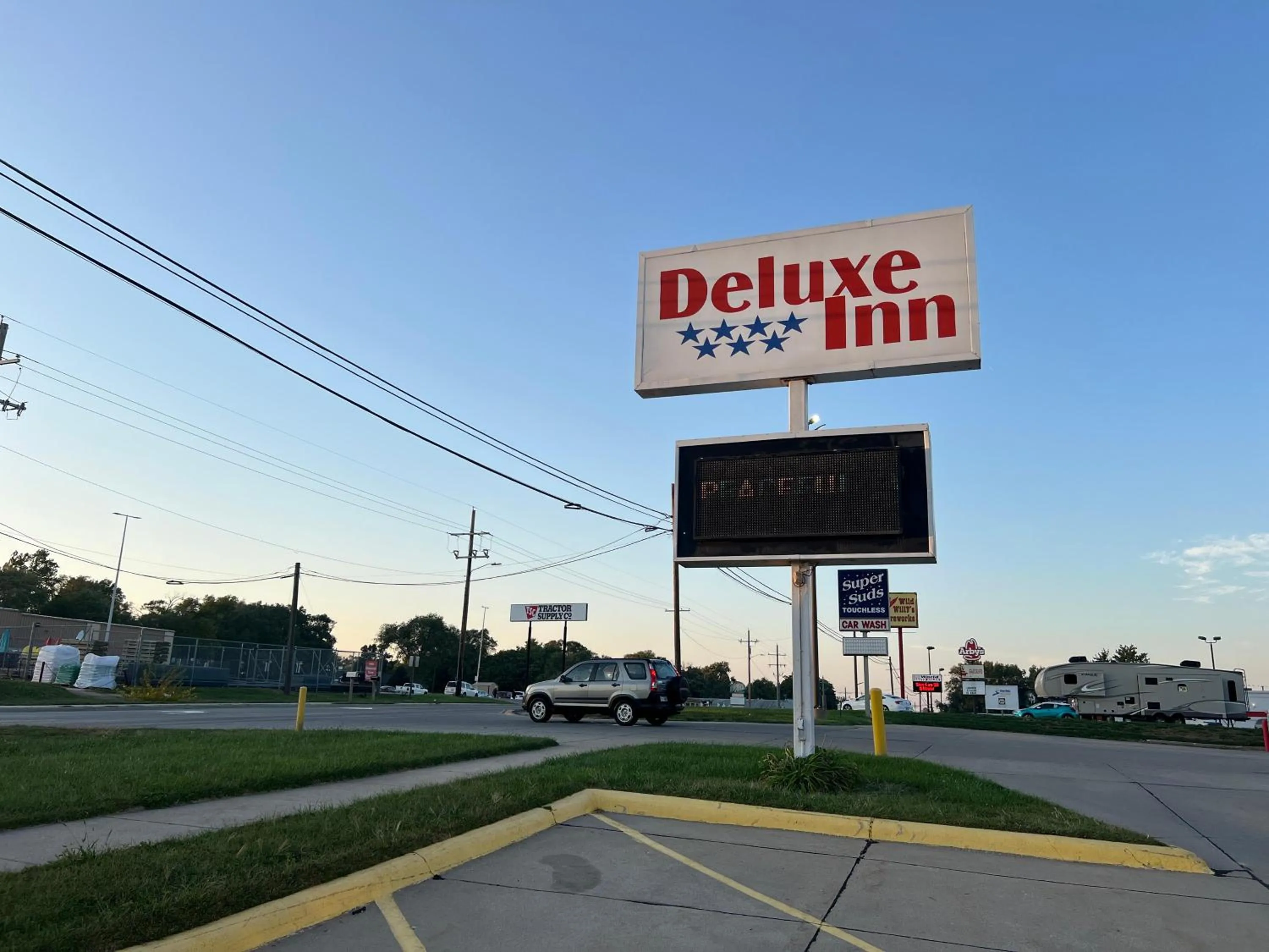 Facade/entrance in Deluxe Inn Capital O Nebraska City I 29