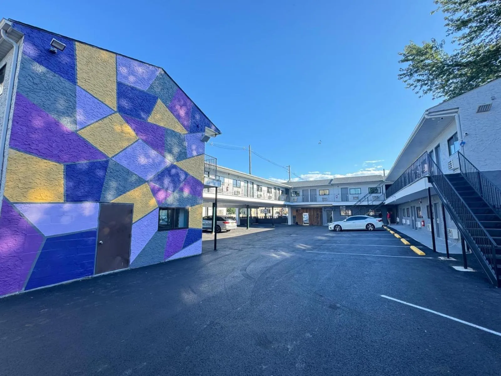 Property building in Essence Express Elizabeth EWR Airport