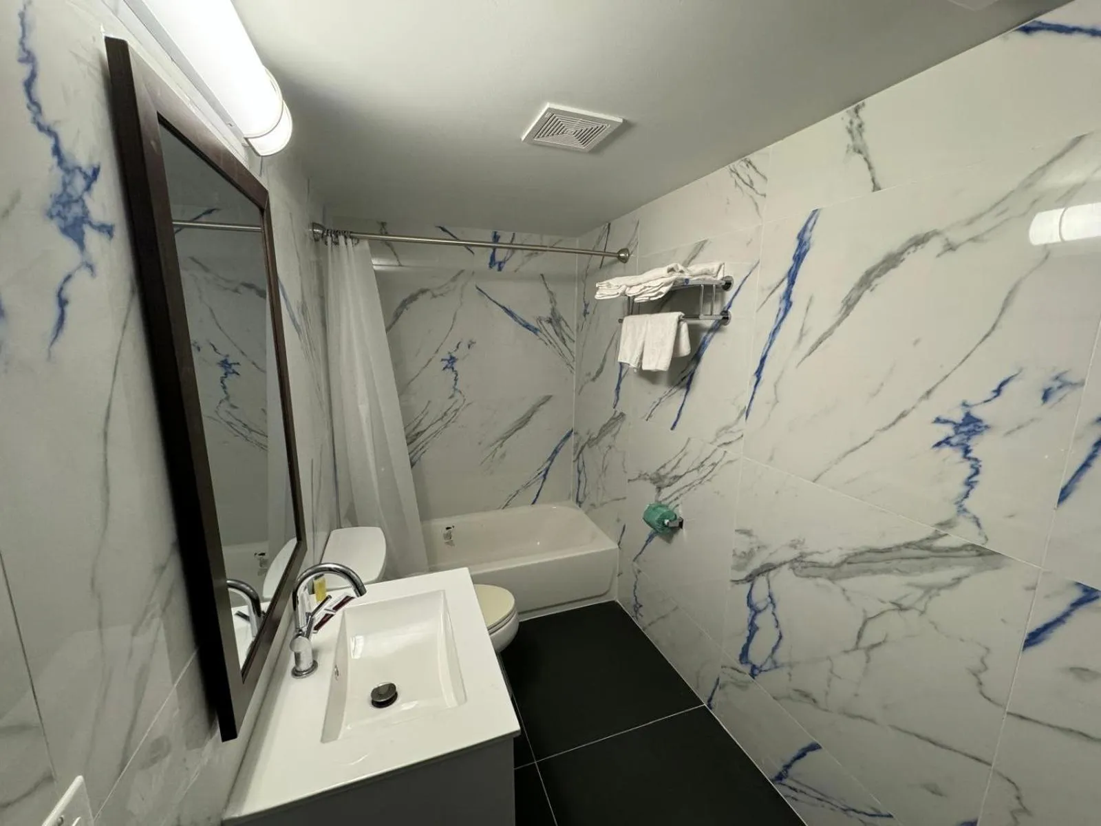 Bathroom in Essence Express Elizabeth EWR Airport