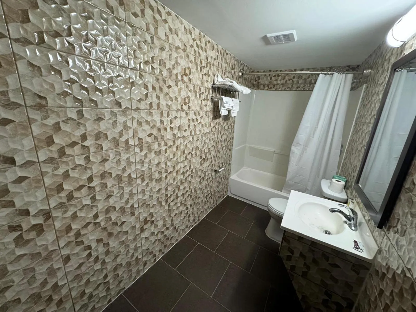 Bathroom in Essence Express Elizabeth EWR Airport