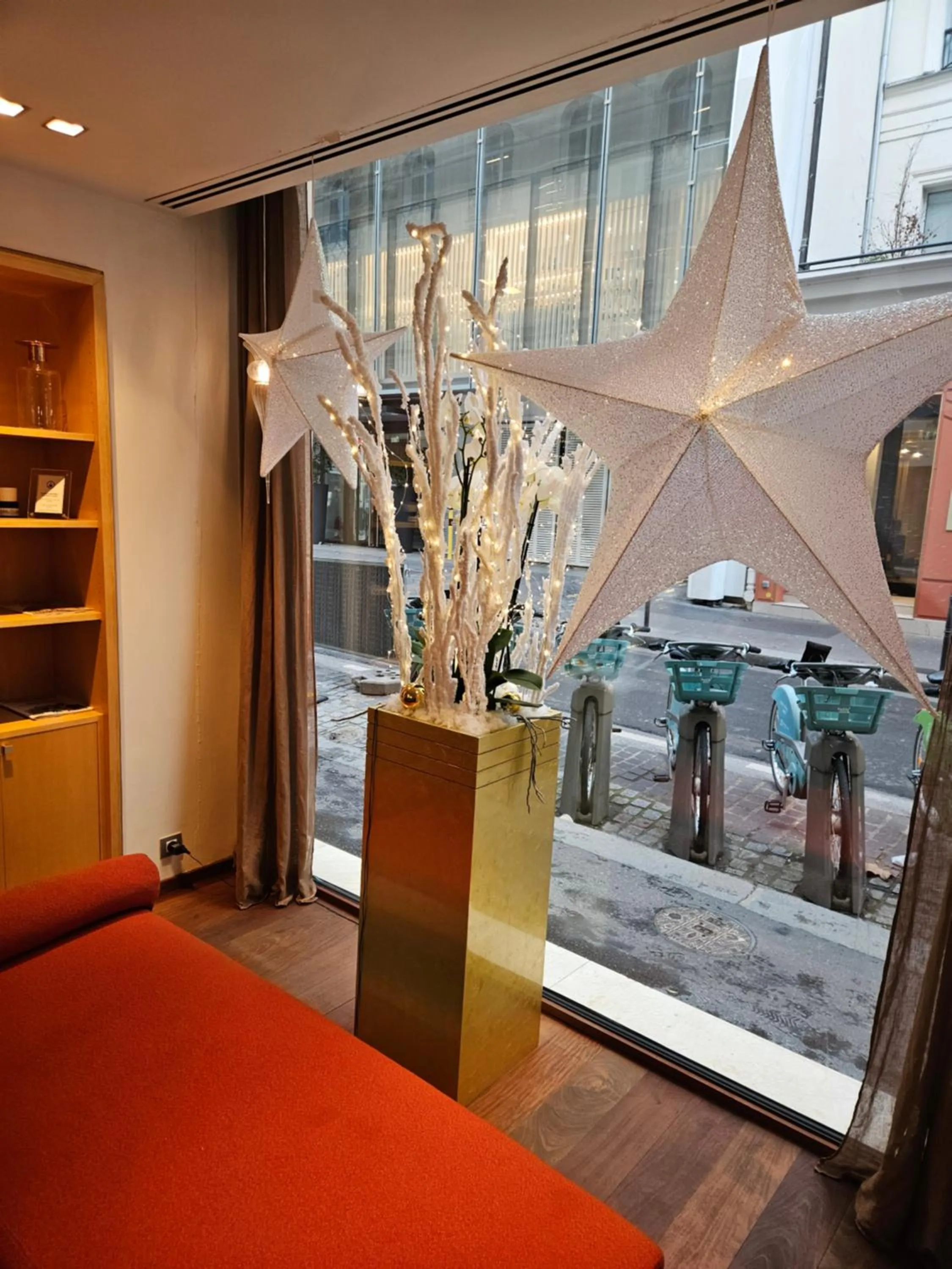 Decorative detail, Bed in Hôtel Le Colisée