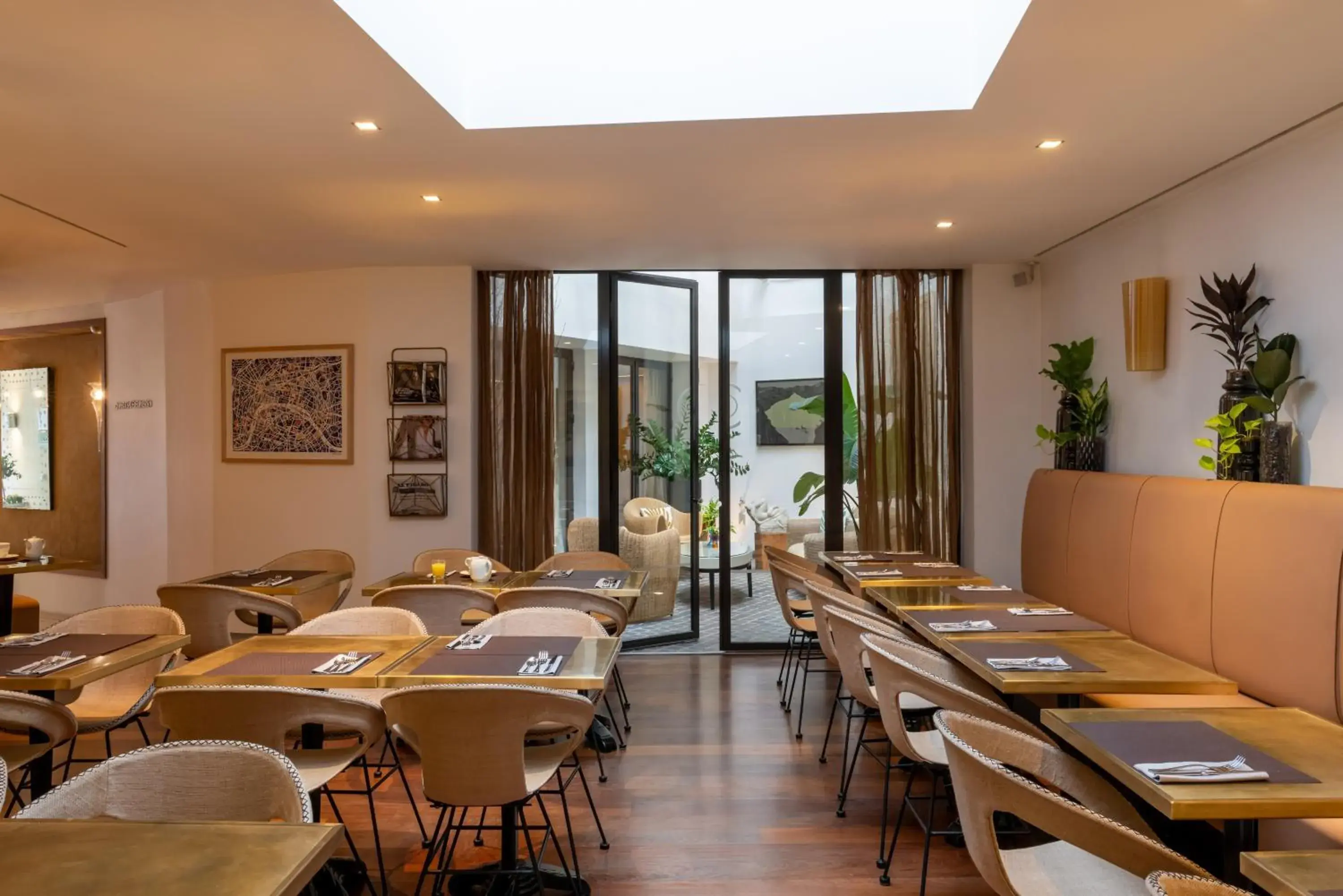 Breakfast in Hôtel Le Colisée Breakfast in Hôtel Le Colisée