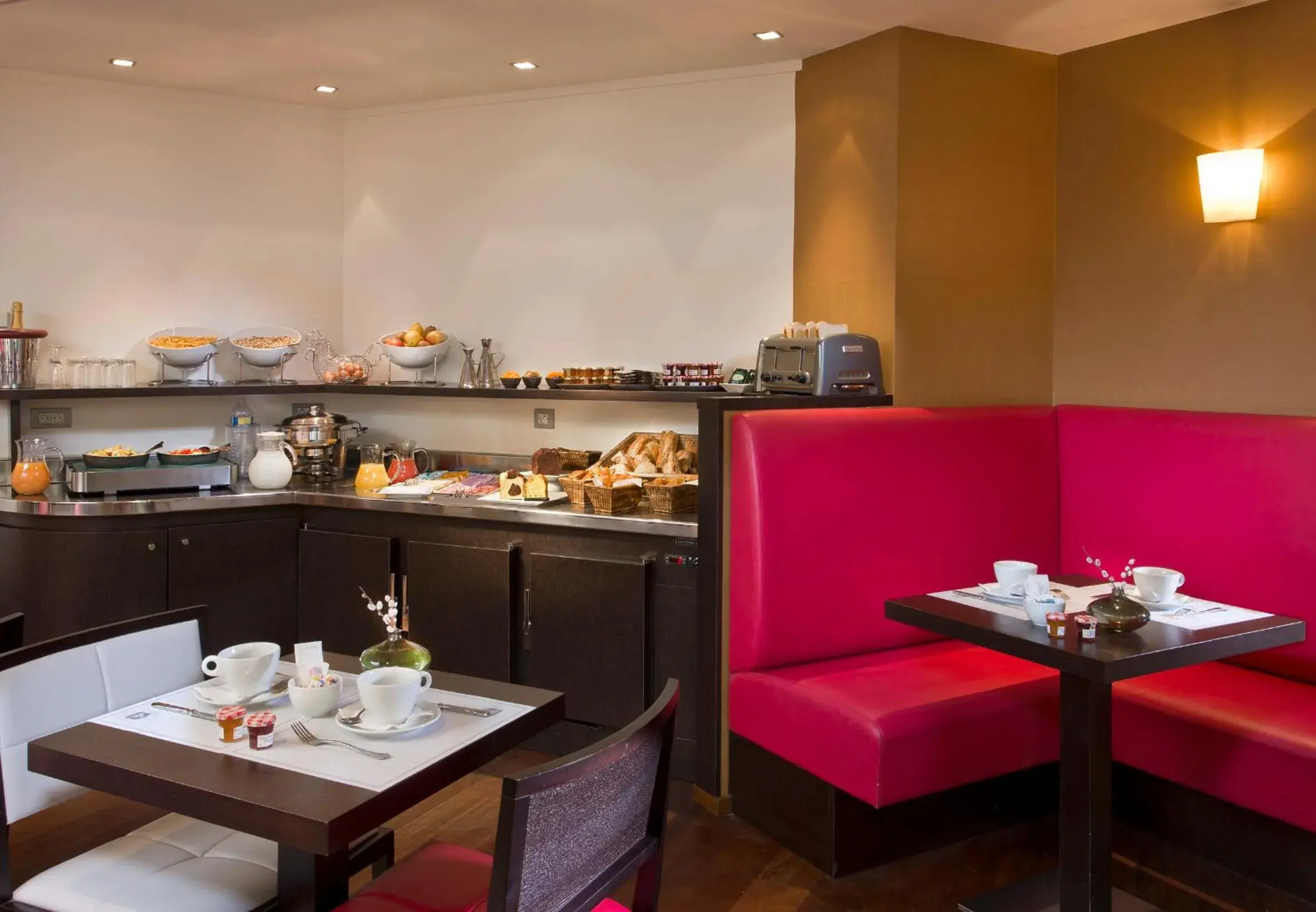 Buffet breakfast in Hôtel Le Colisée Buffet breakfast in Hôtel Le Colisée