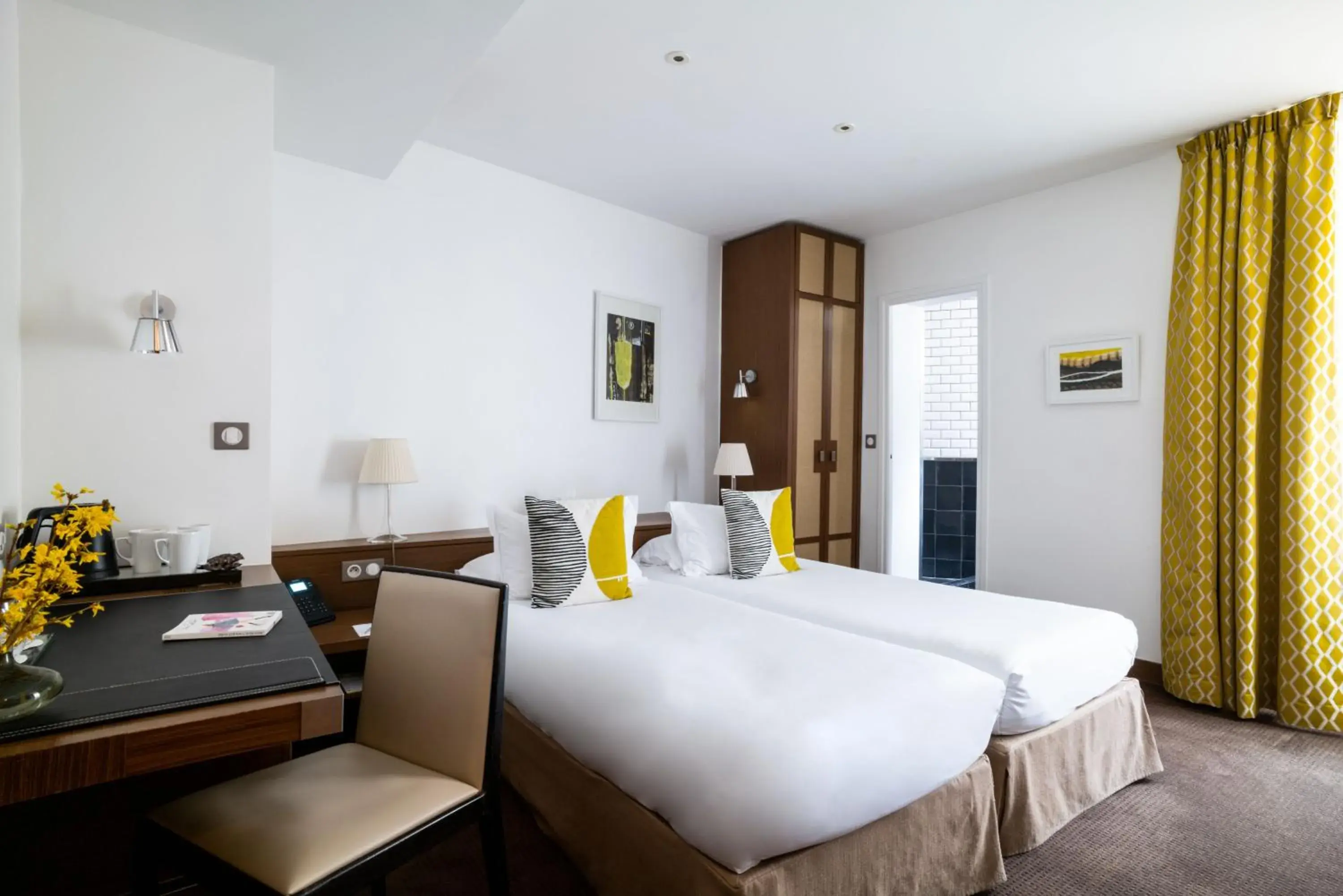 Triple Room in Hôtel Le Colisée Triple Room in Hôtel Le Colisée