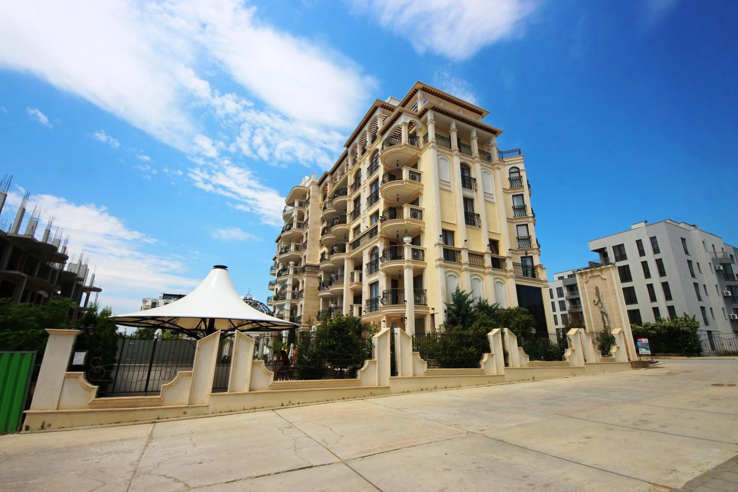 Property building in Menada Harmony Suites X