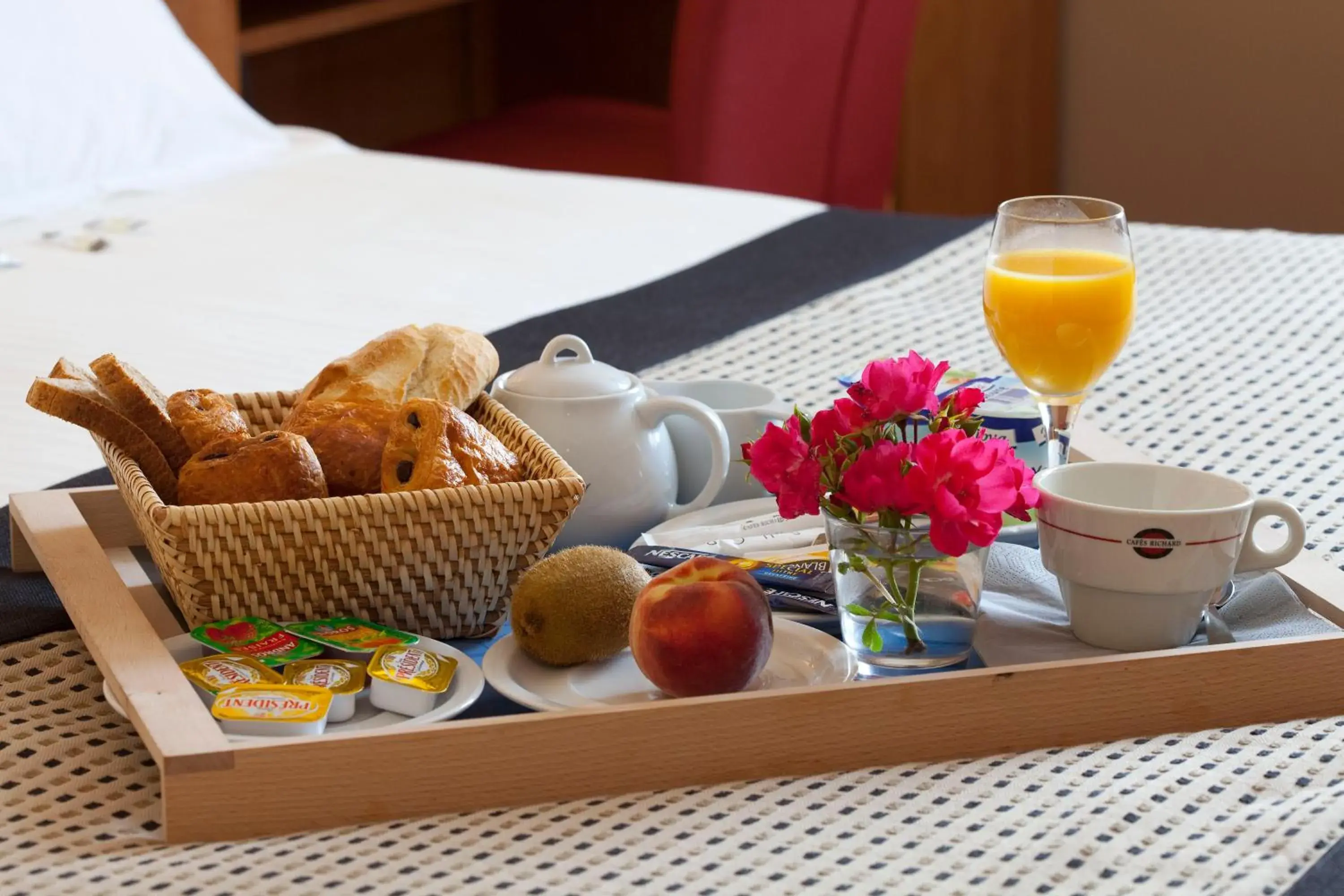 Bed, Breakfast in HOTEL DU PARC Roissy Villepinte - Parc des Expositions