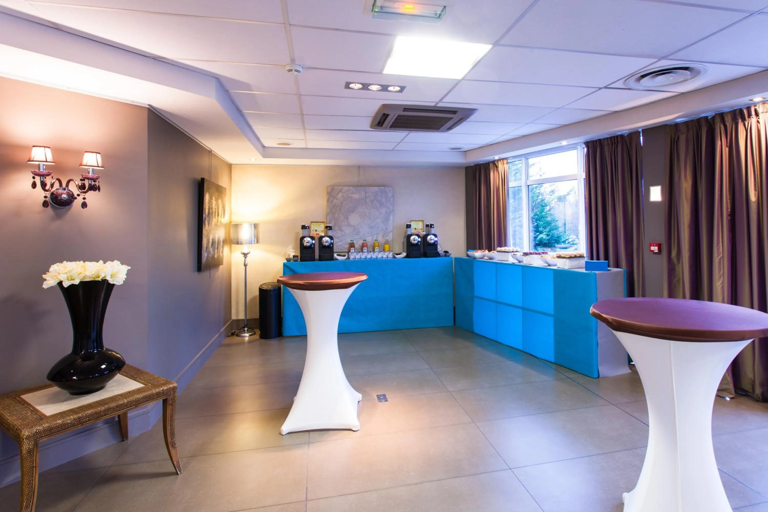 Meeting/conference room in Golden Tulip Villepinte Roissy - Parc des Expositions