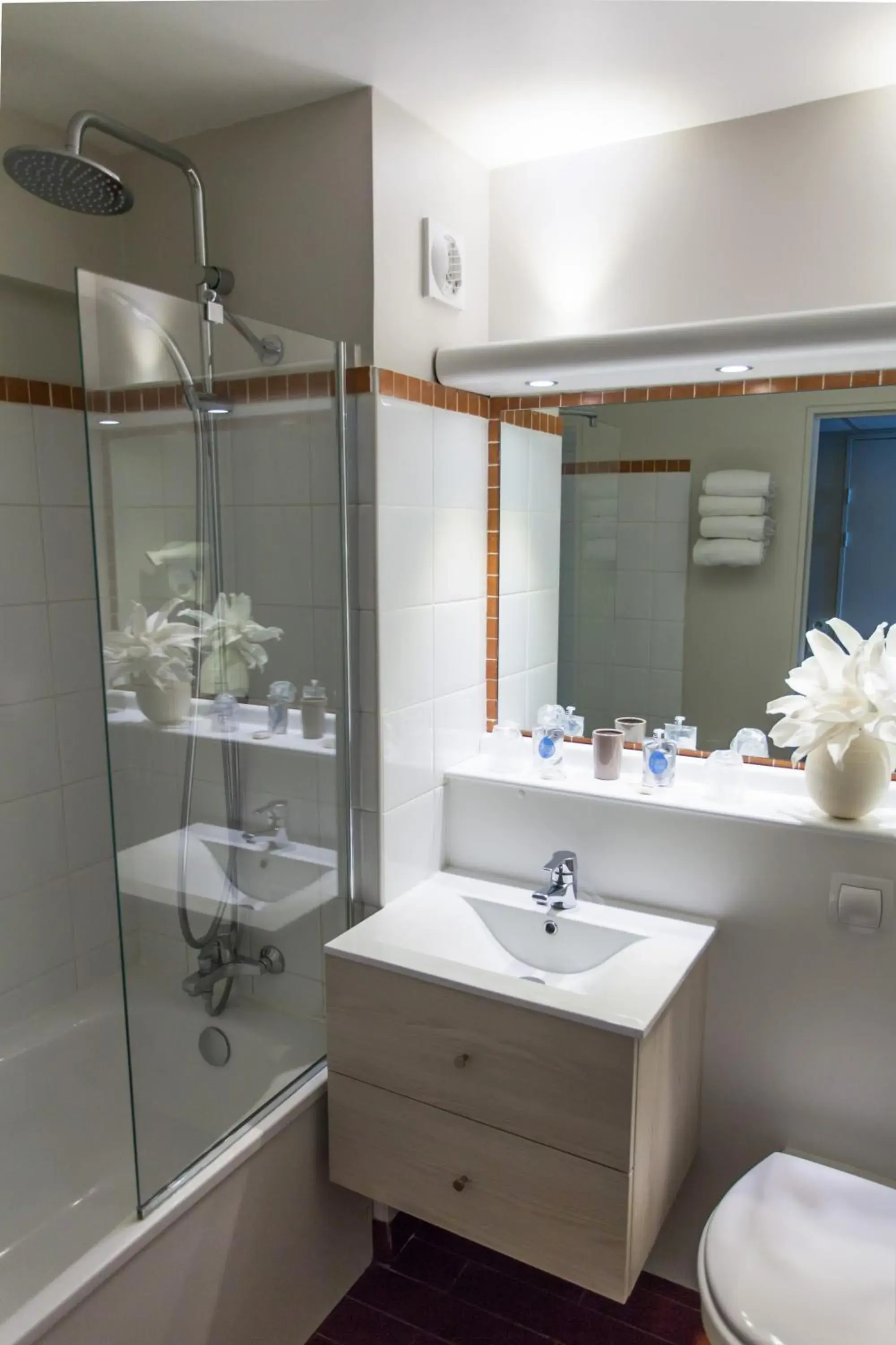 Bathroom in HOTEL DU PARC Roissy Villepinte - Parc des Expositions