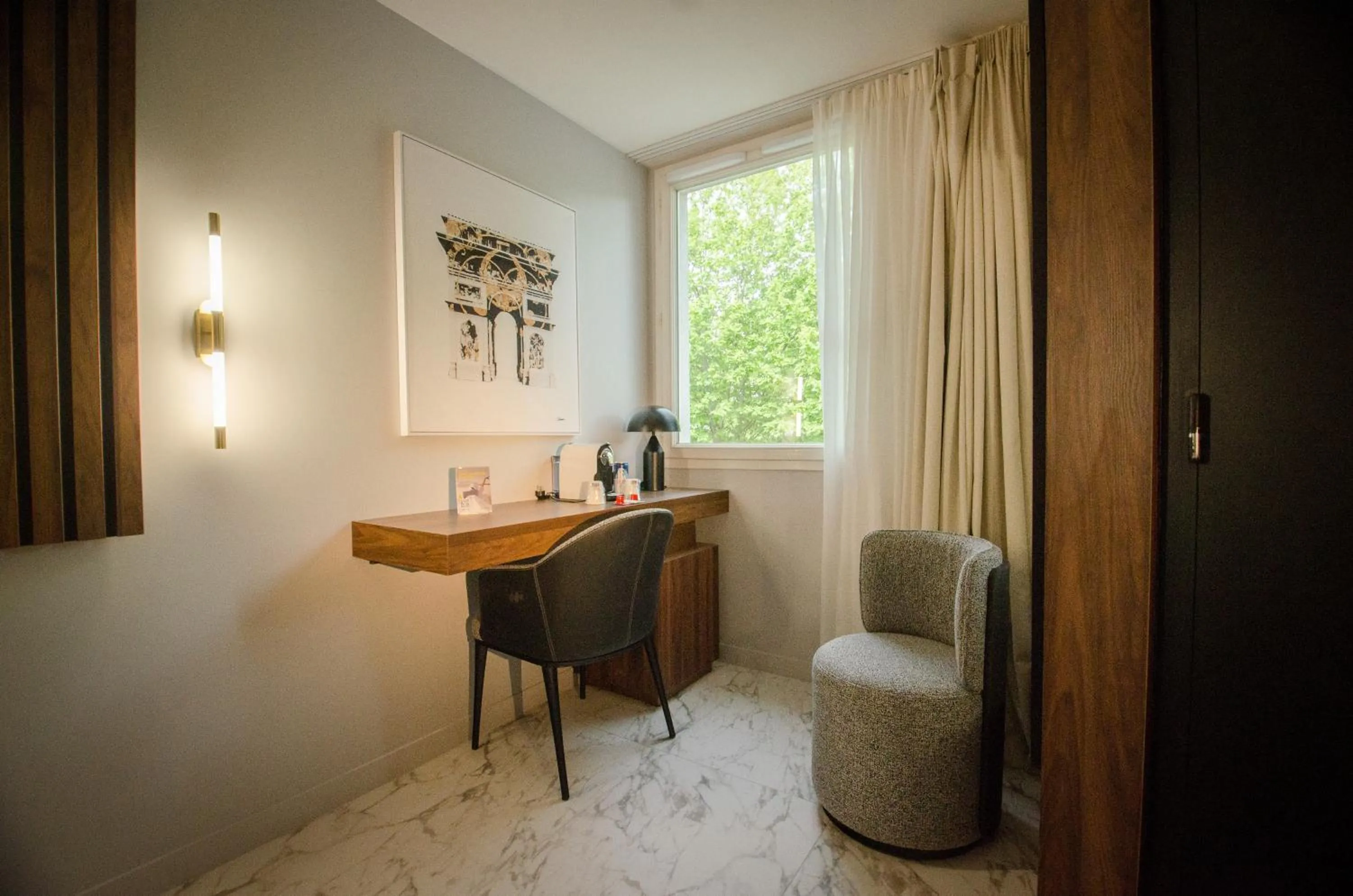 Bedroom in Golden Tulip Villepinte Roissy - Parc des Expositions