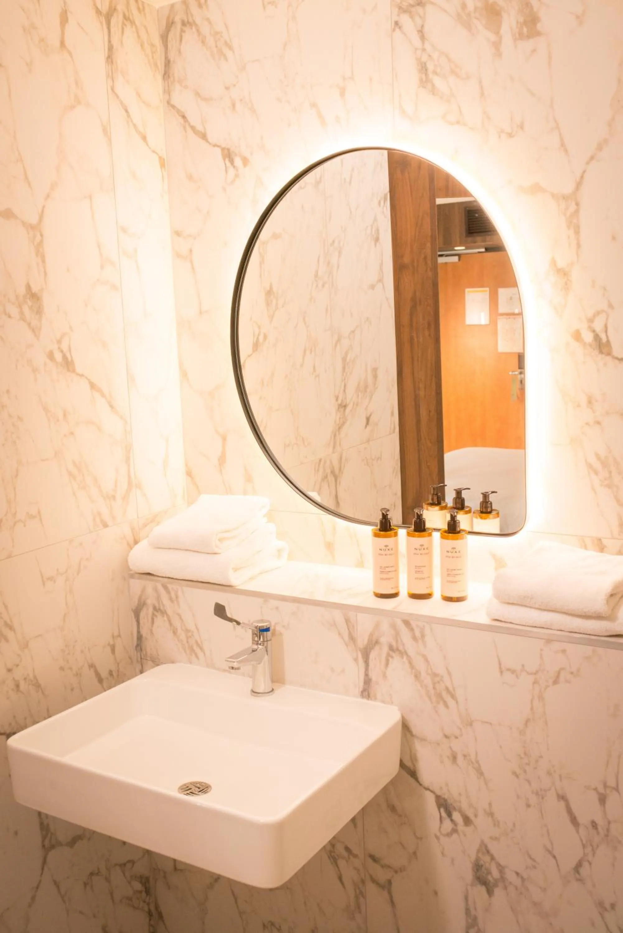 Bathroom in Golden Tulip Villepinte Roissy - Parc des Expositions