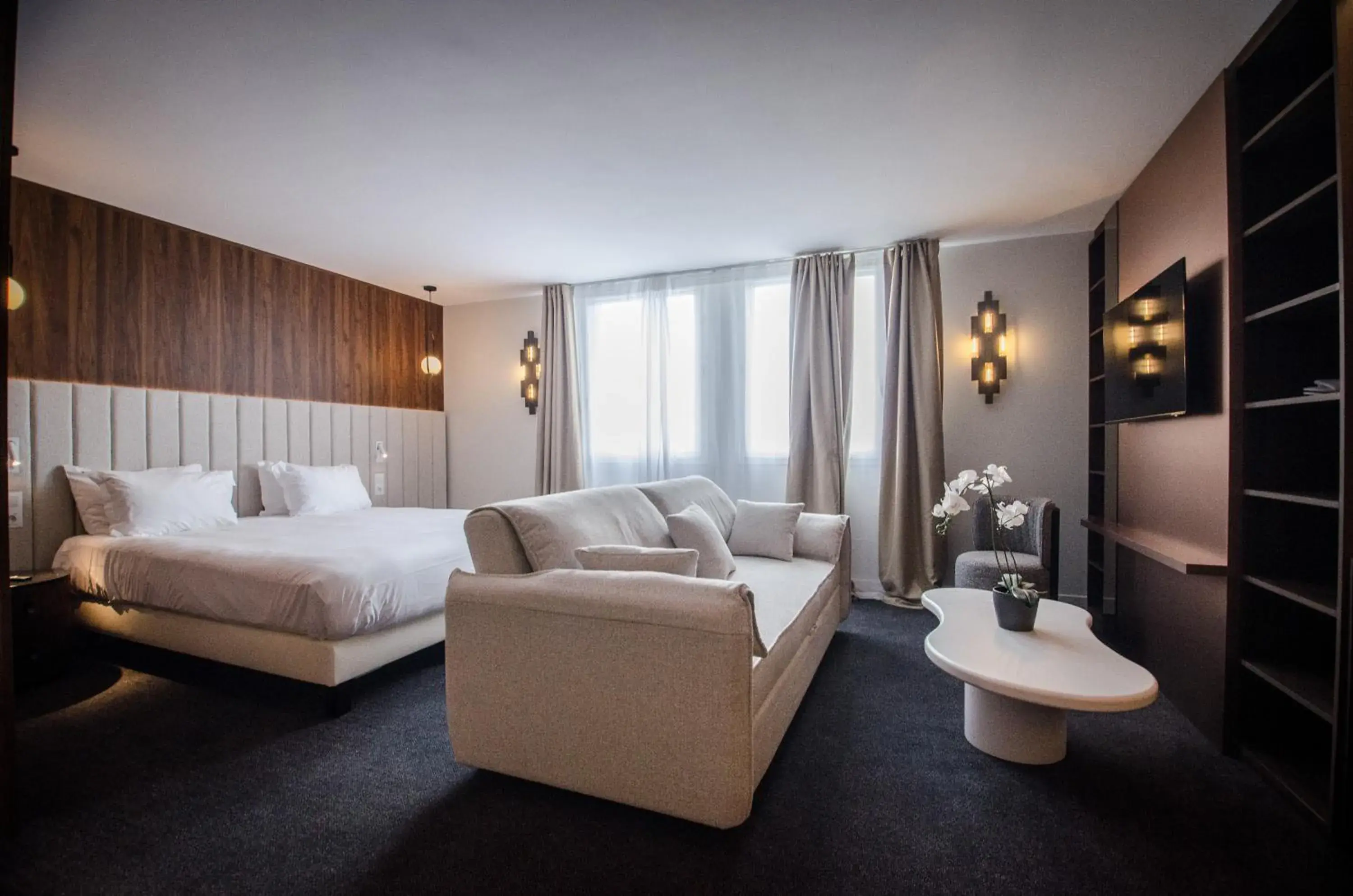 Suite - 1 Room - 1 Queen Bed in Golden Tulip Villepinte Roissy - Parc des Expositions Suite - 1 Room - 1 Queen Bed in Golden Tulip Villepinte Roissy - Parc des Expositions