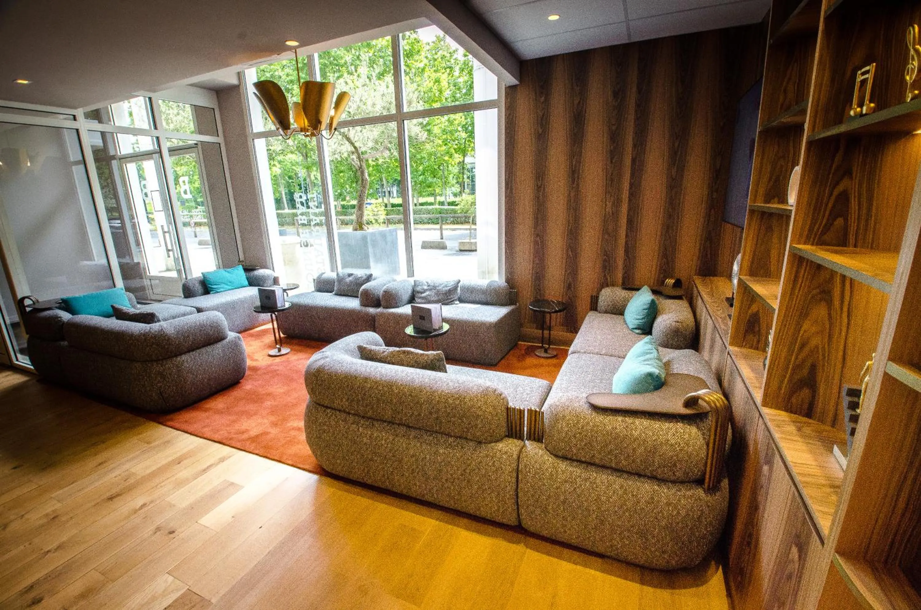 Lounge or bar in Golden Tulip Villepinte Roissy - Parc des Expositions