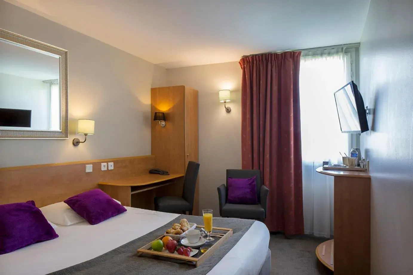 Bed in HOTEL DU PARC Roissy Villepinte - Parc des Expositions