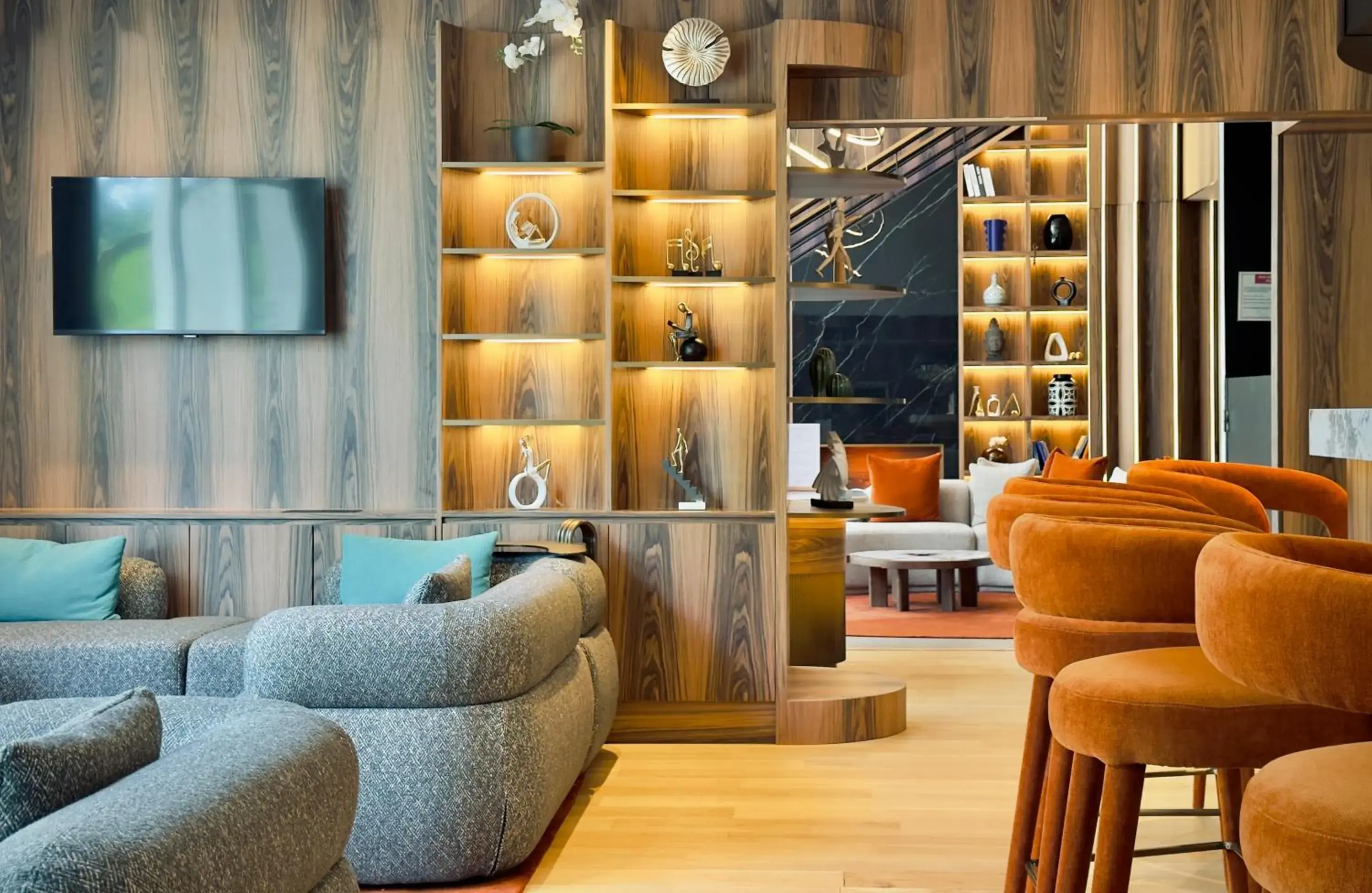 Lounge or bar in Golden Tulip Villepinte Roissy - Parc des Expositions Lounge or bar in Golden Tulip Villepinte Roissy - Parc des Expositions