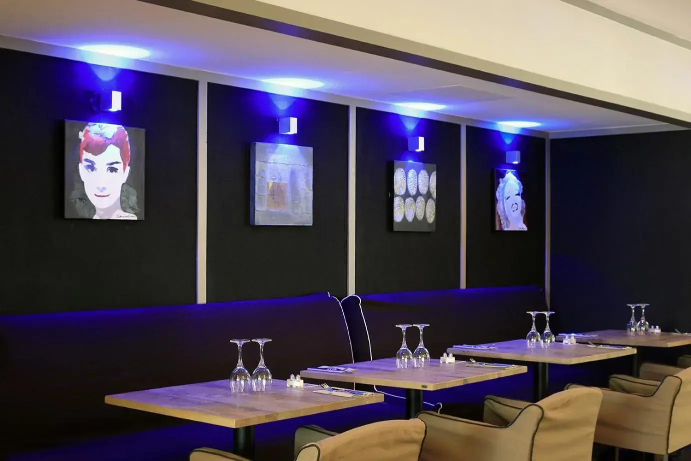 Restaurant/Places to Eat in CYAN HOTEL - Roissy Villepinte Parc des Expositions