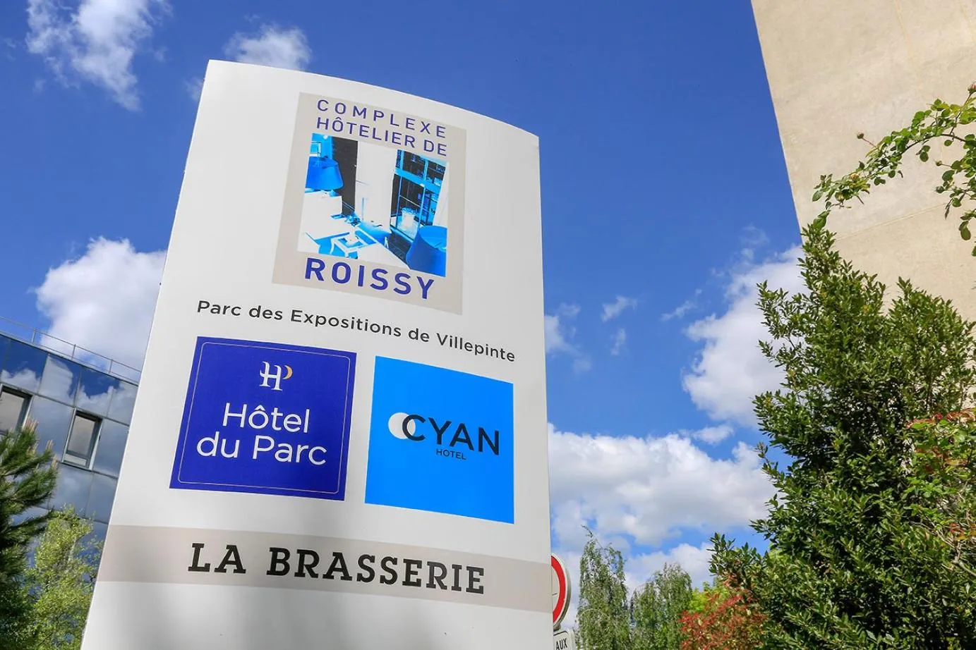 Logo/Certificate/Sign in CYAN HOTEL - Roissy Villepinte Parc des Expositions