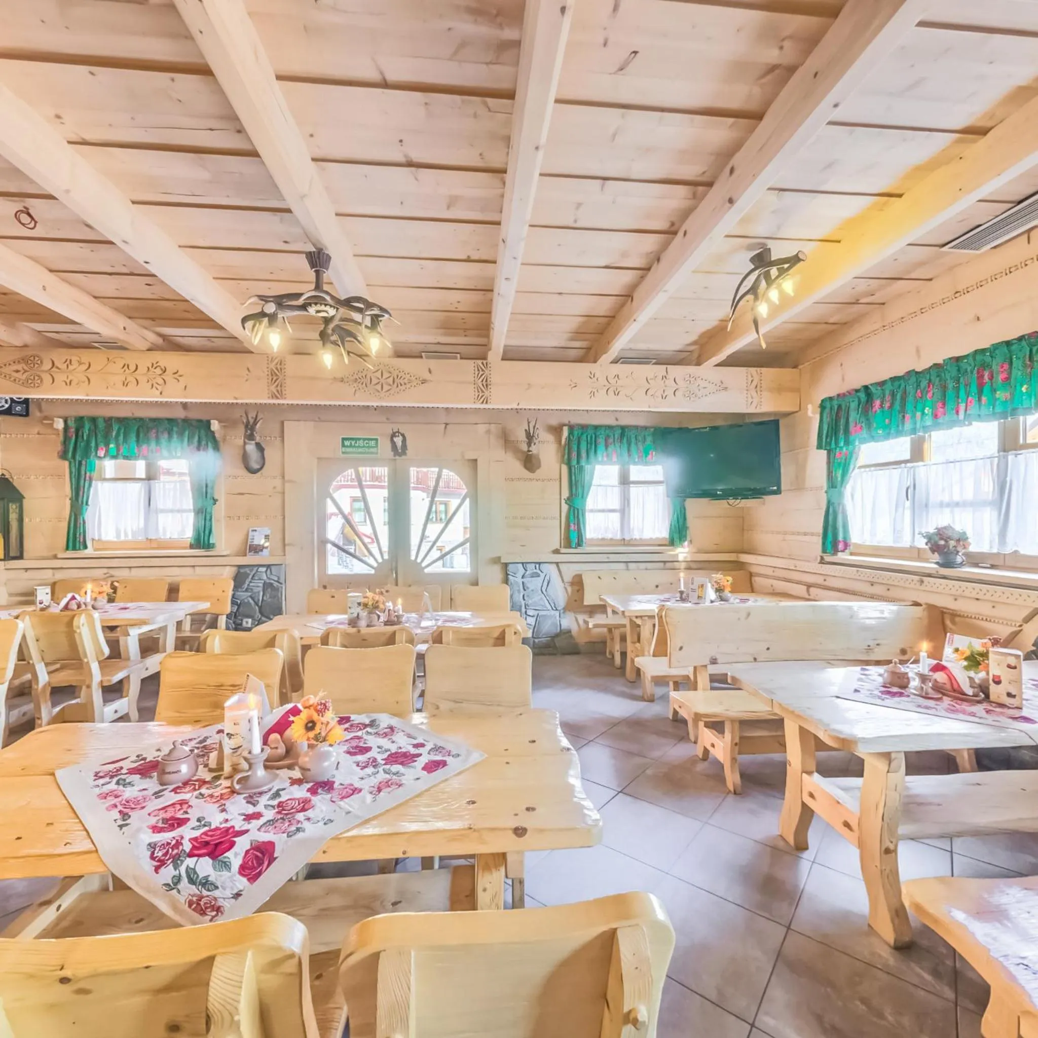 Restaurant/places to eat in Dom Wypoczynkowy U Chramca