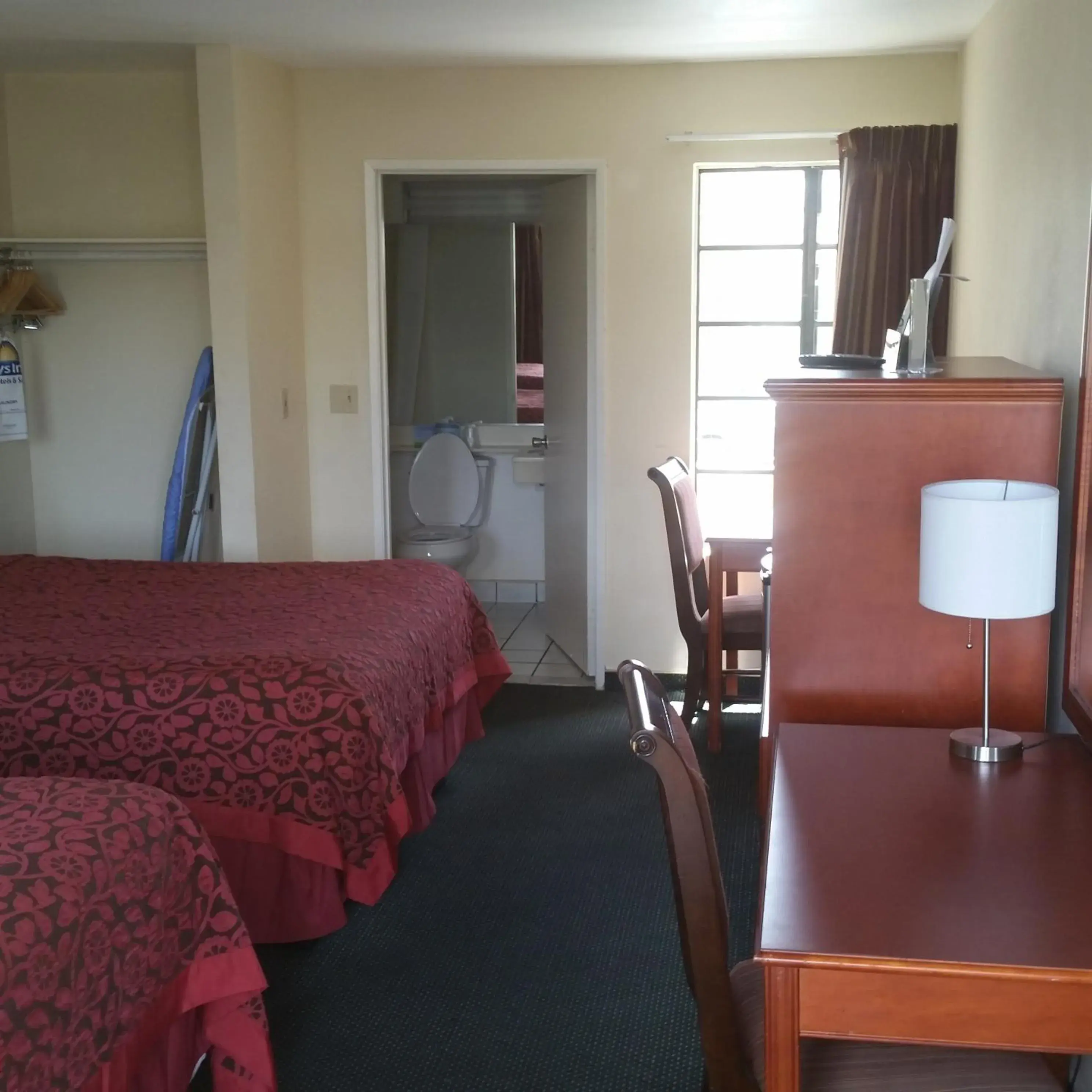 Queen Room with Two Queen Beds - Smoking in Days Inn by Wyndham Orange Anaheim Queen Room with Two Queen Beds - Smoking in Days Inn by Wyndham Orange Anaheim