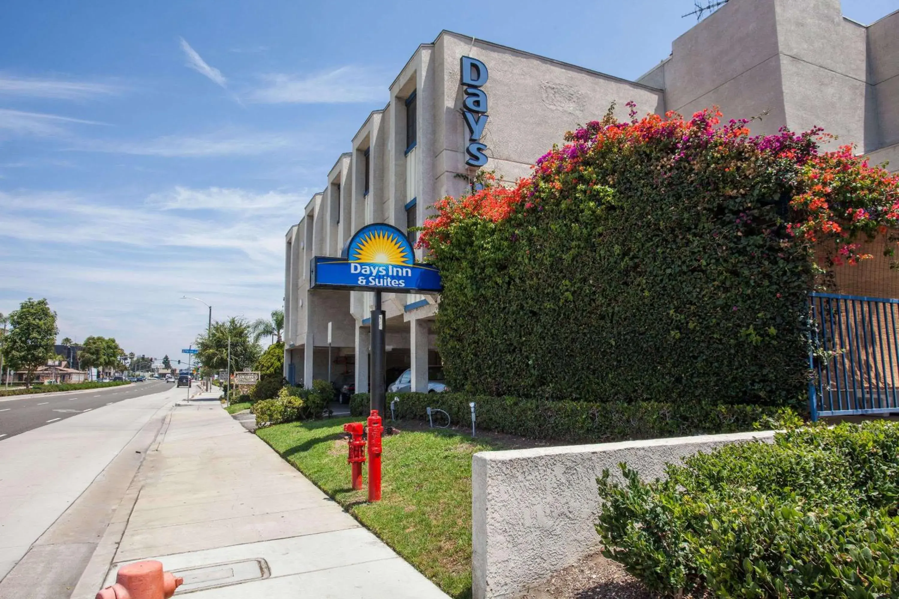 Property building in Days Inn by Wyndham Orange Anaheim Property building in Days Inn by Wyndham Orange Anaheim