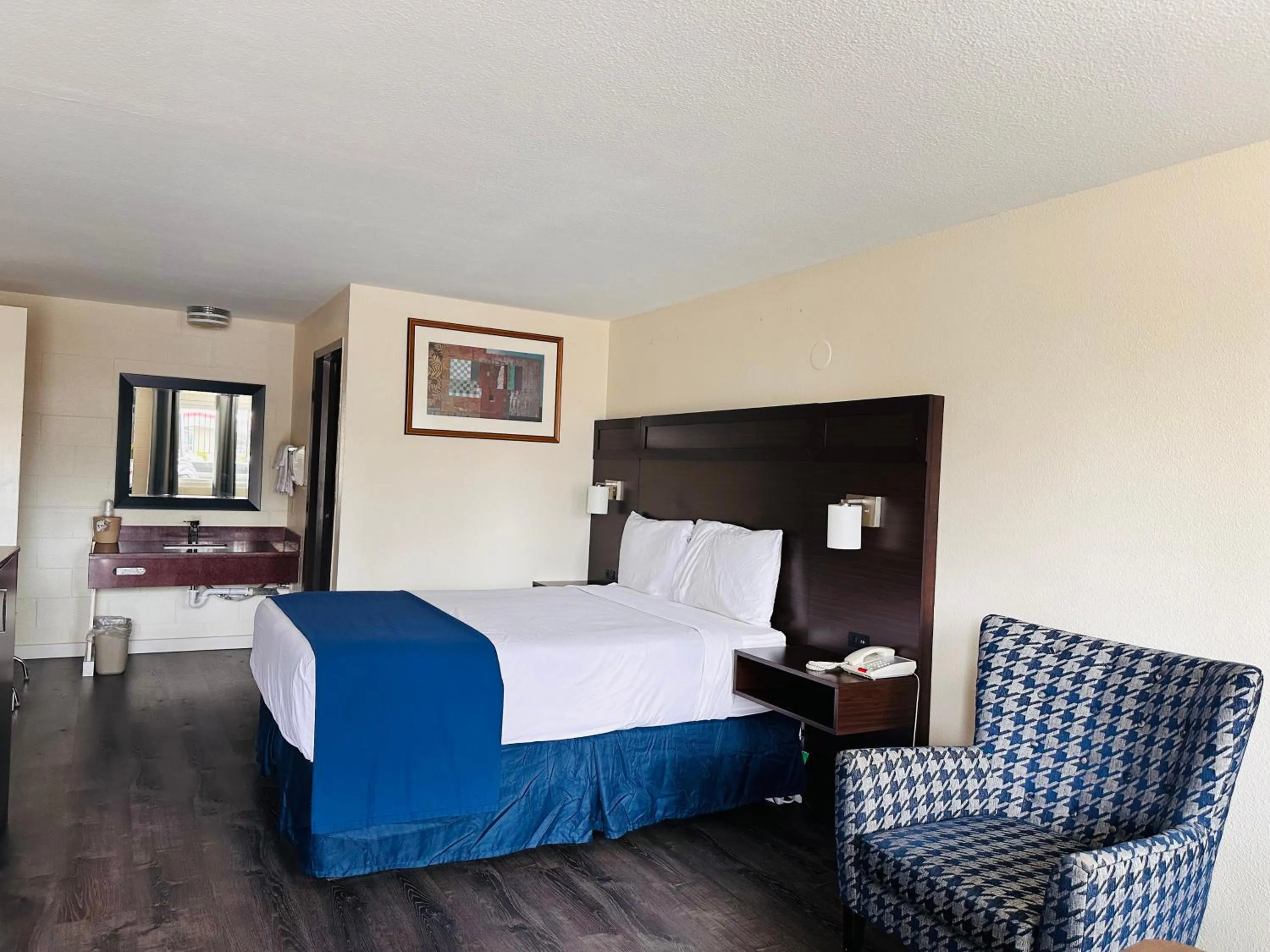 Bed in Northwoods Motel