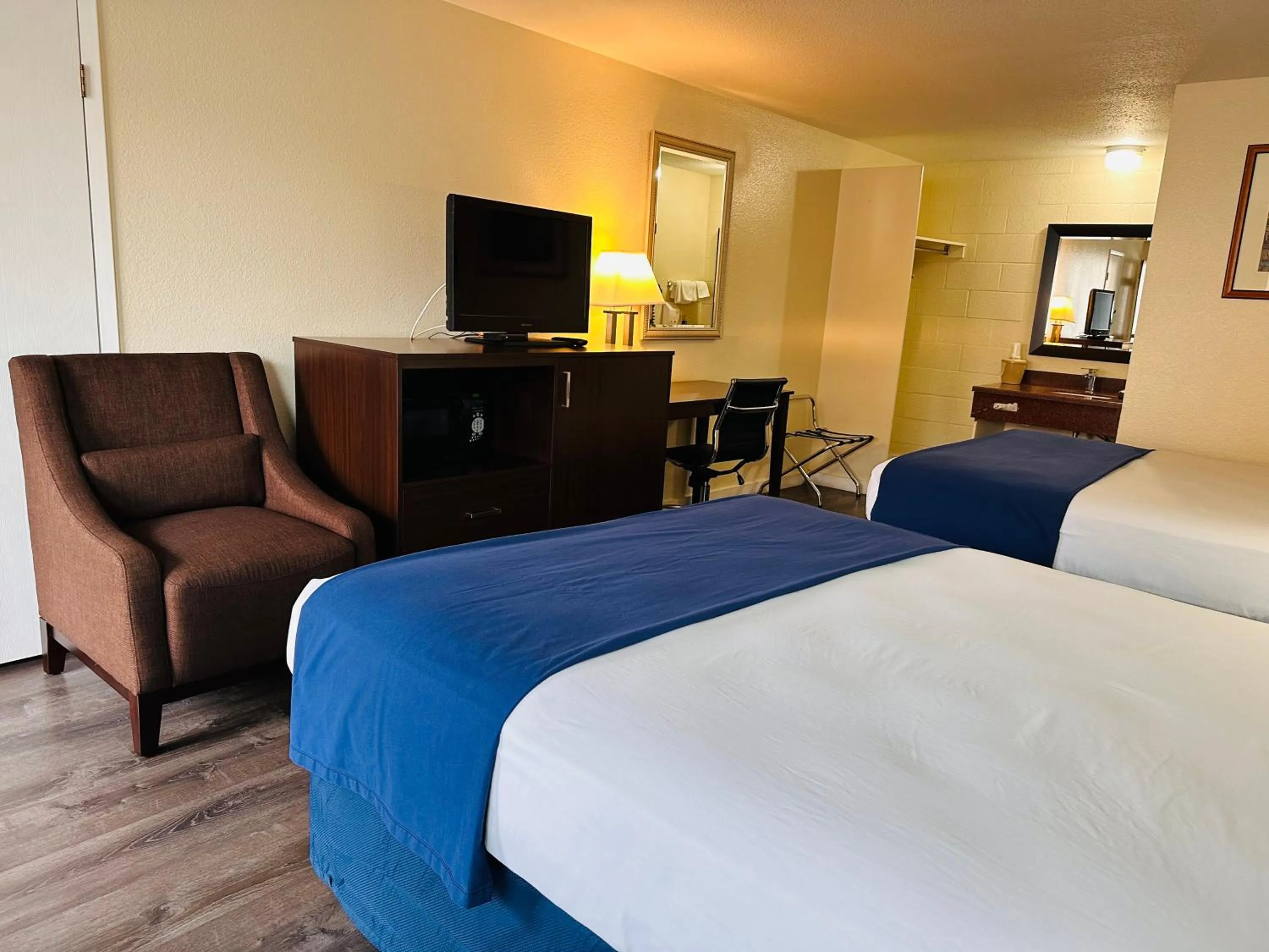 Bed in Northwoods Motel