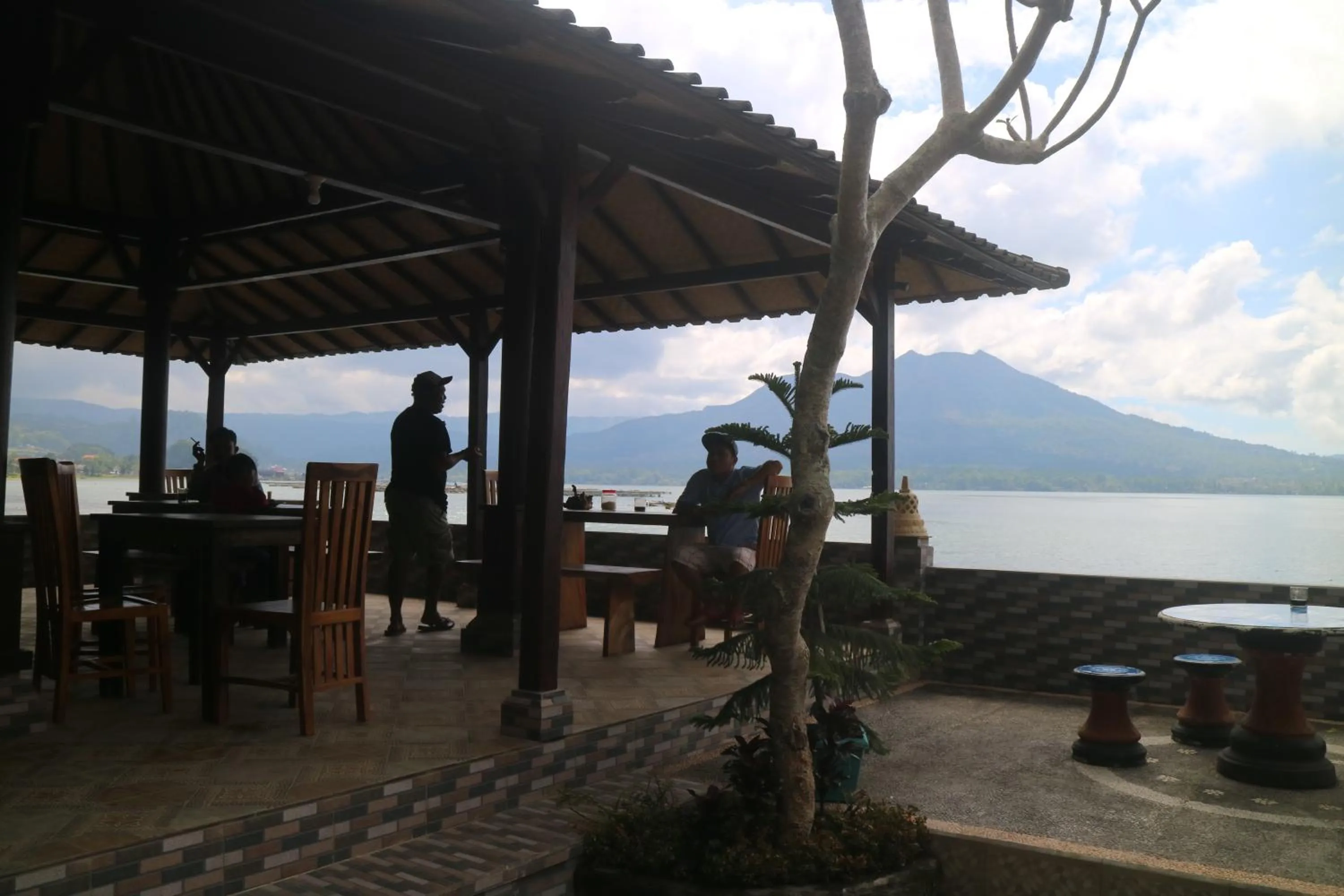 Restaurant/places to eat in Batur Green Lake