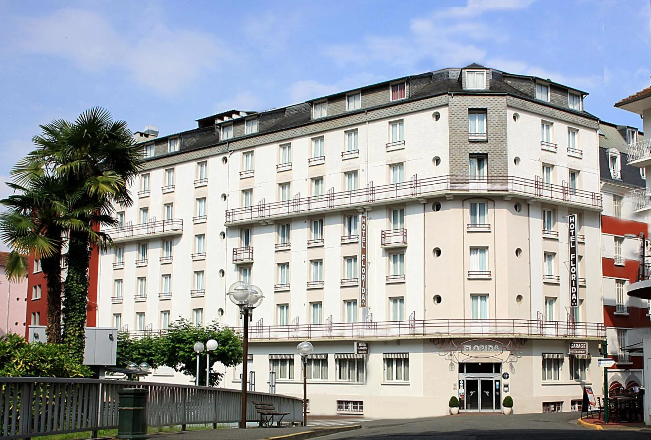 Facade/entrance in Hôtel Florida