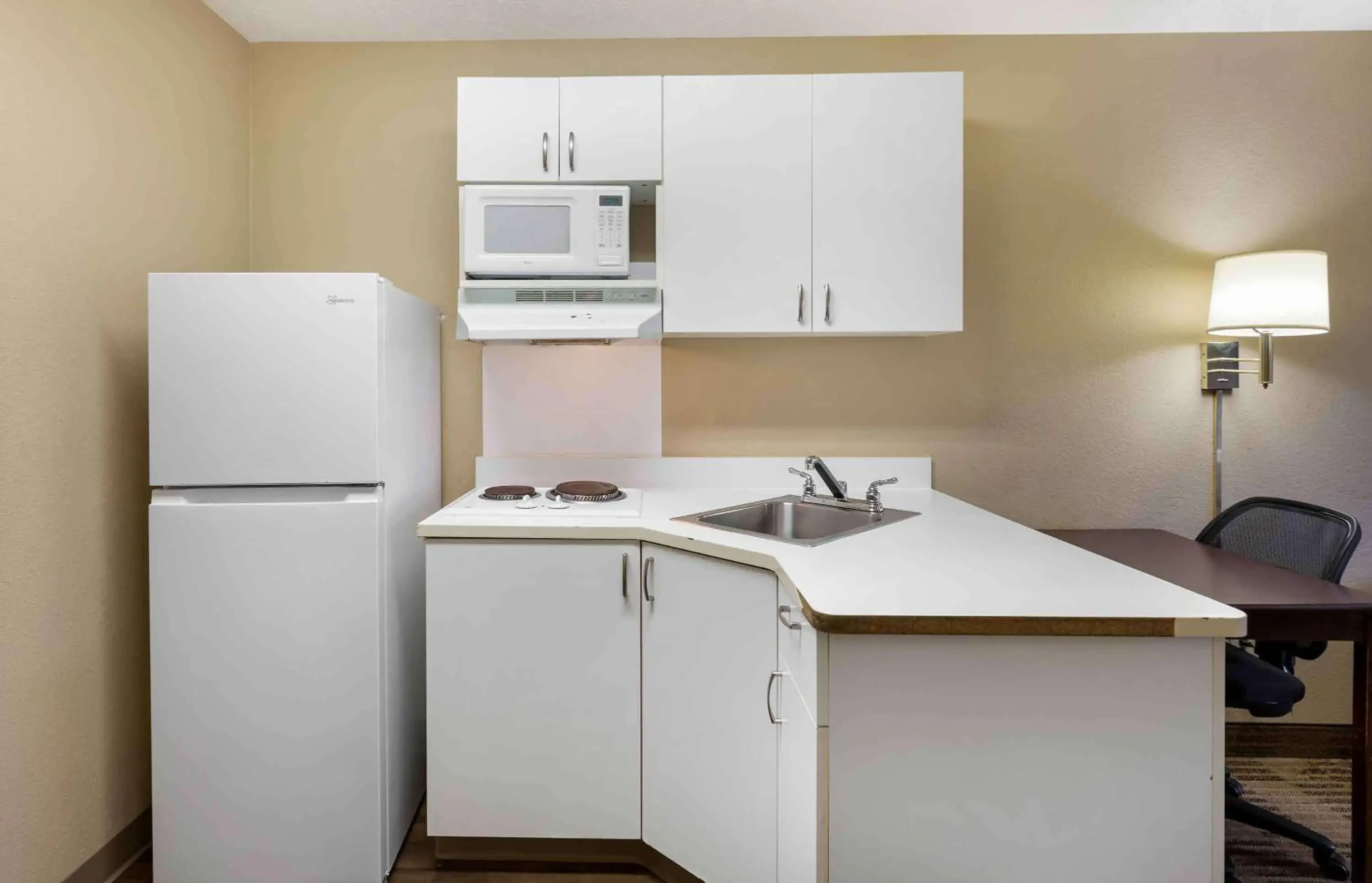 Bedroom, Kitchen/Kitchenette in Extended Stay America Suites - Cleveland - Beachwood - Orange Place - South