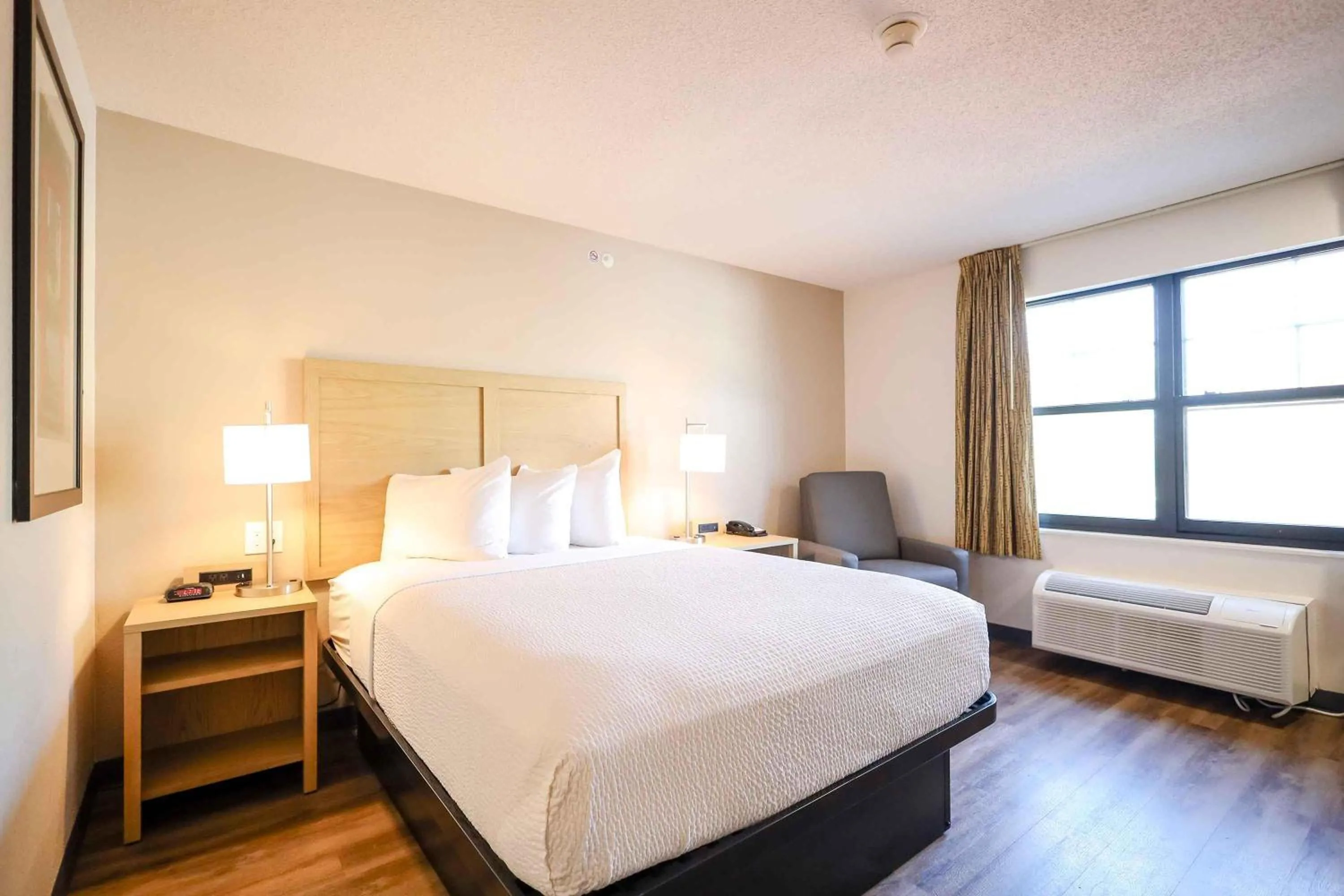 Bedroom, Bed in Extended Stay America Suites - Cleveland - Beachwood - Orange Place - South