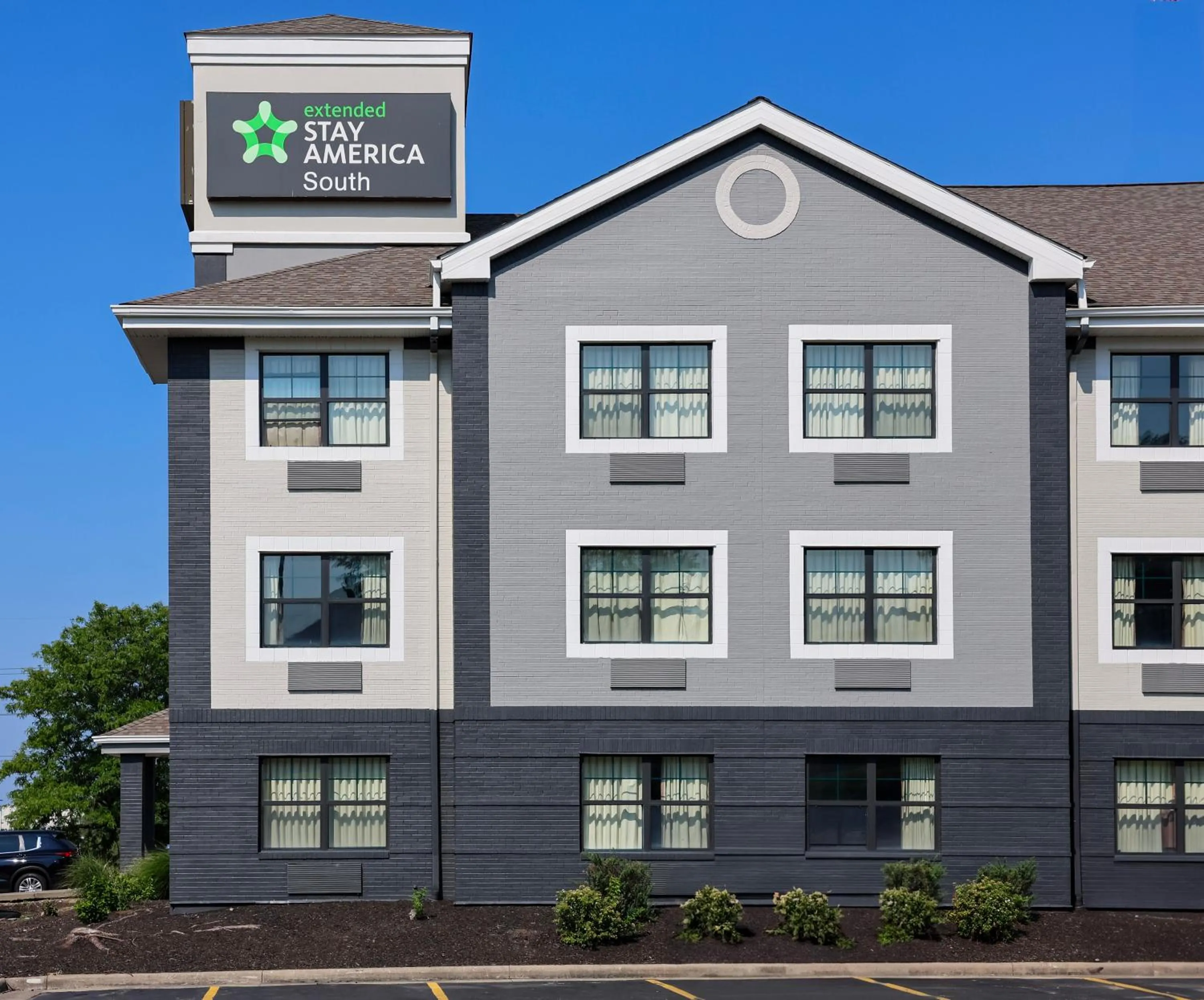 Property building in Extended Stay America Suites - Cleveland - Beachwood - Orange Place - South