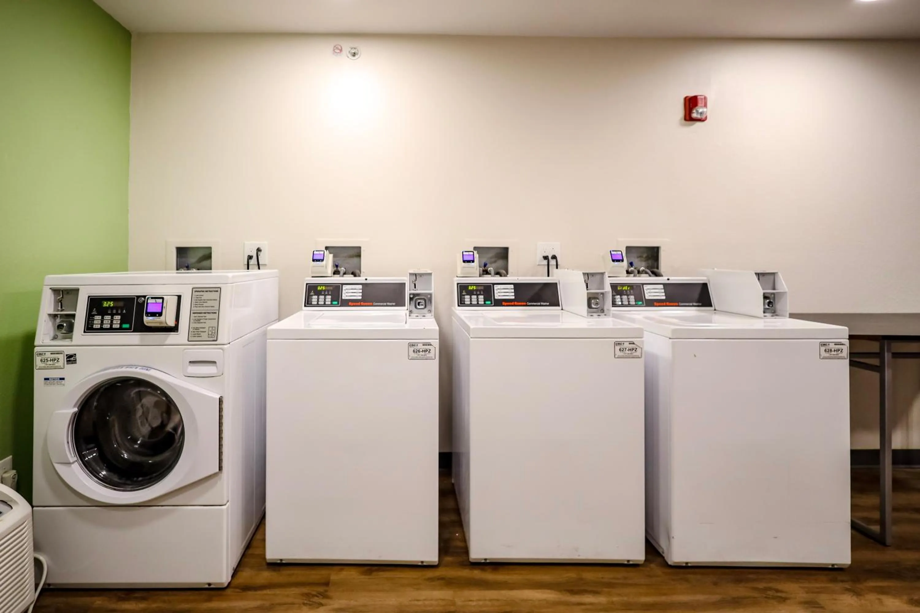 washing machine in Extended Stay America Suites - Cleveland - Beachwood - Orange Place - South