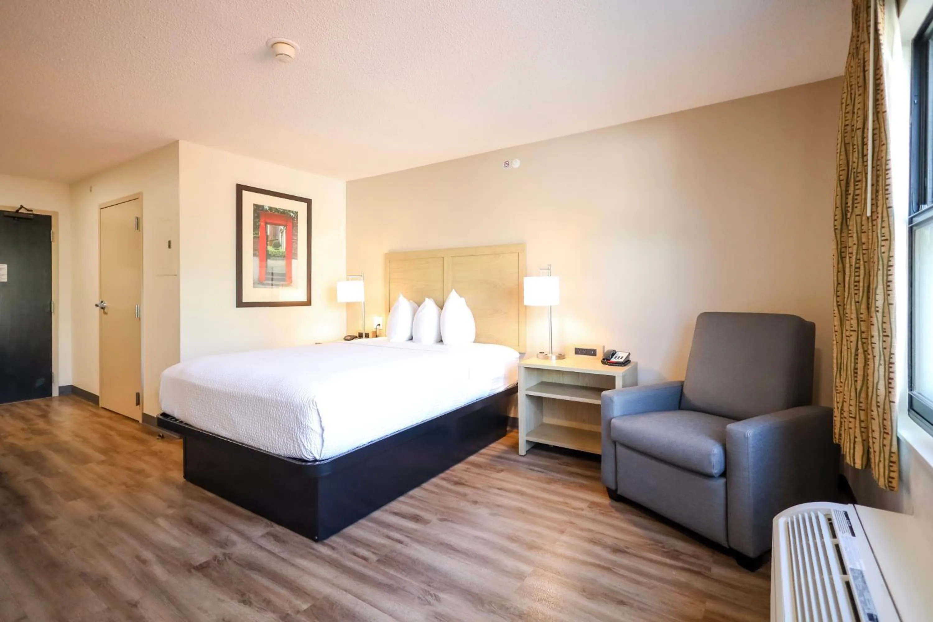 Bedroom, Bed in Extended Stay America Suites - Cleveland - Beachwood - Orange Place - South