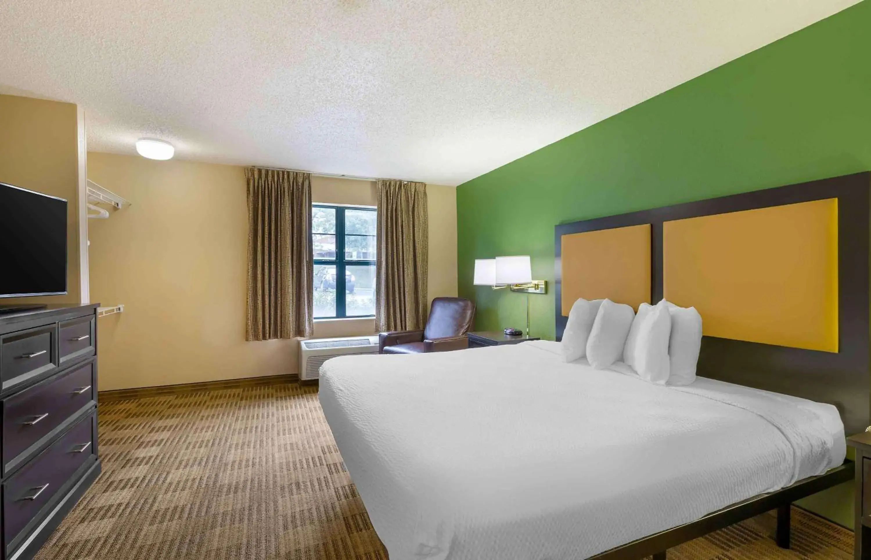Bedroom, Bed in Extended Stay America Suites - Cleveland - Beachwood - Orange Place - South
