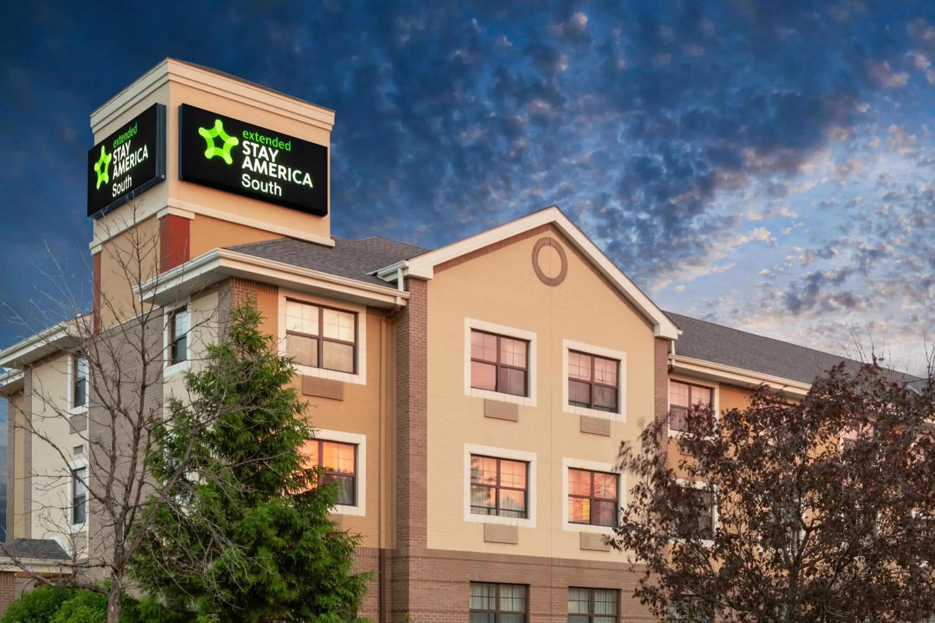 Property building in Extended Stay America Suites - Cleveland - Beachwood - Orange Place - South
