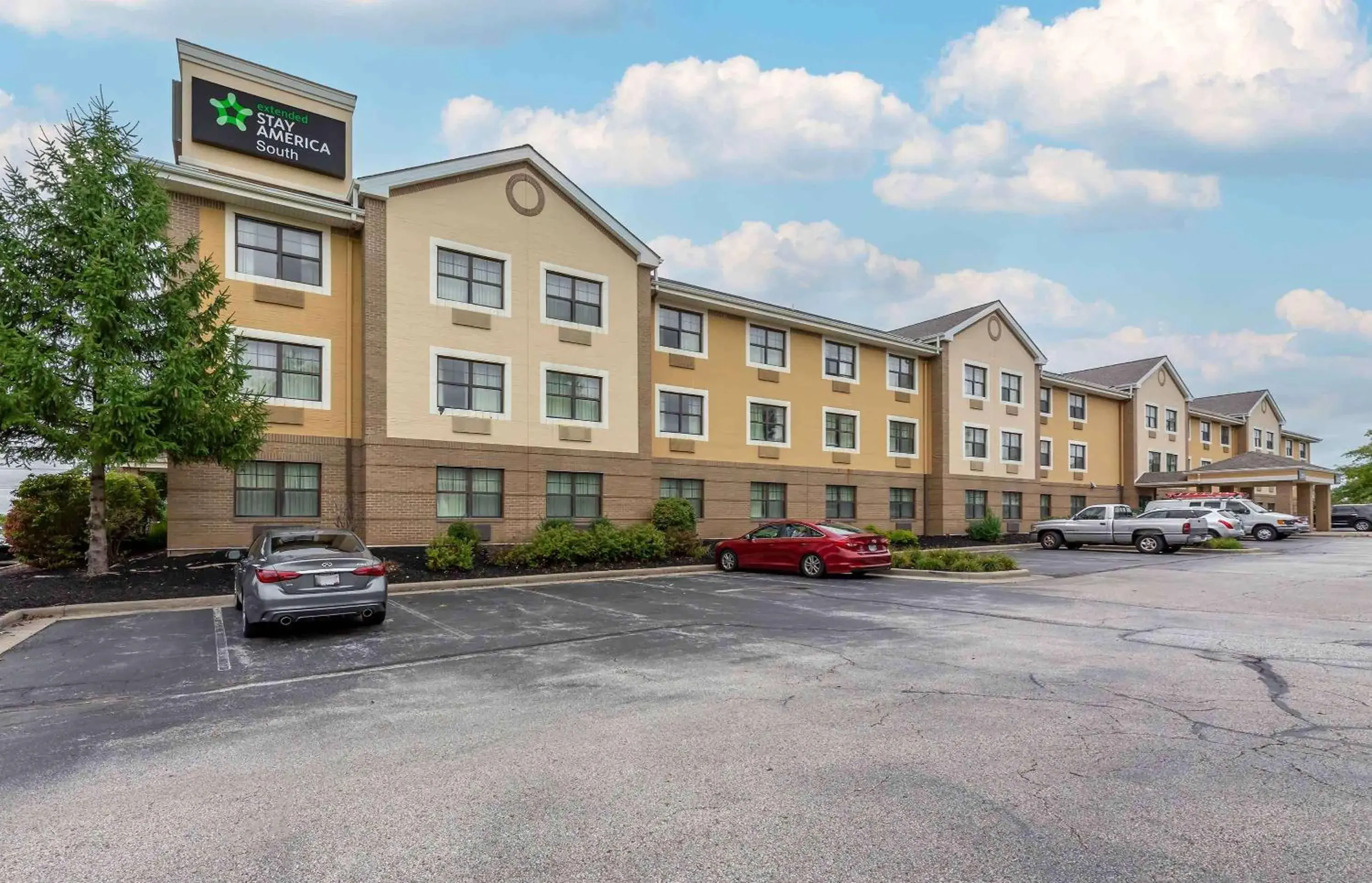Property Building in Extended Stay America Suites - Cleveland - Beachwood - Orange Place - South