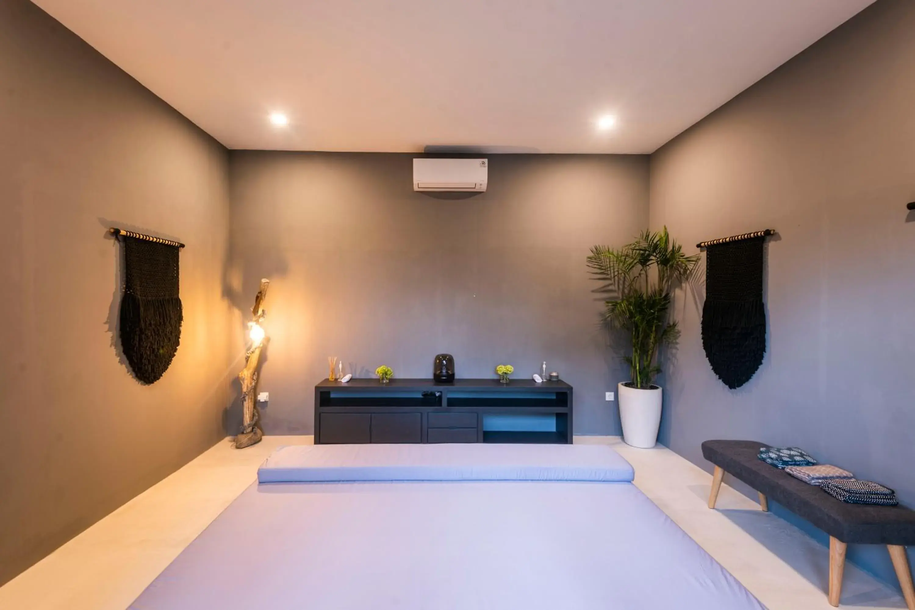 Massage, Bed in Canggu Dream Studios & Villas Massage, Bed in Canggu Dream Studios & Villas