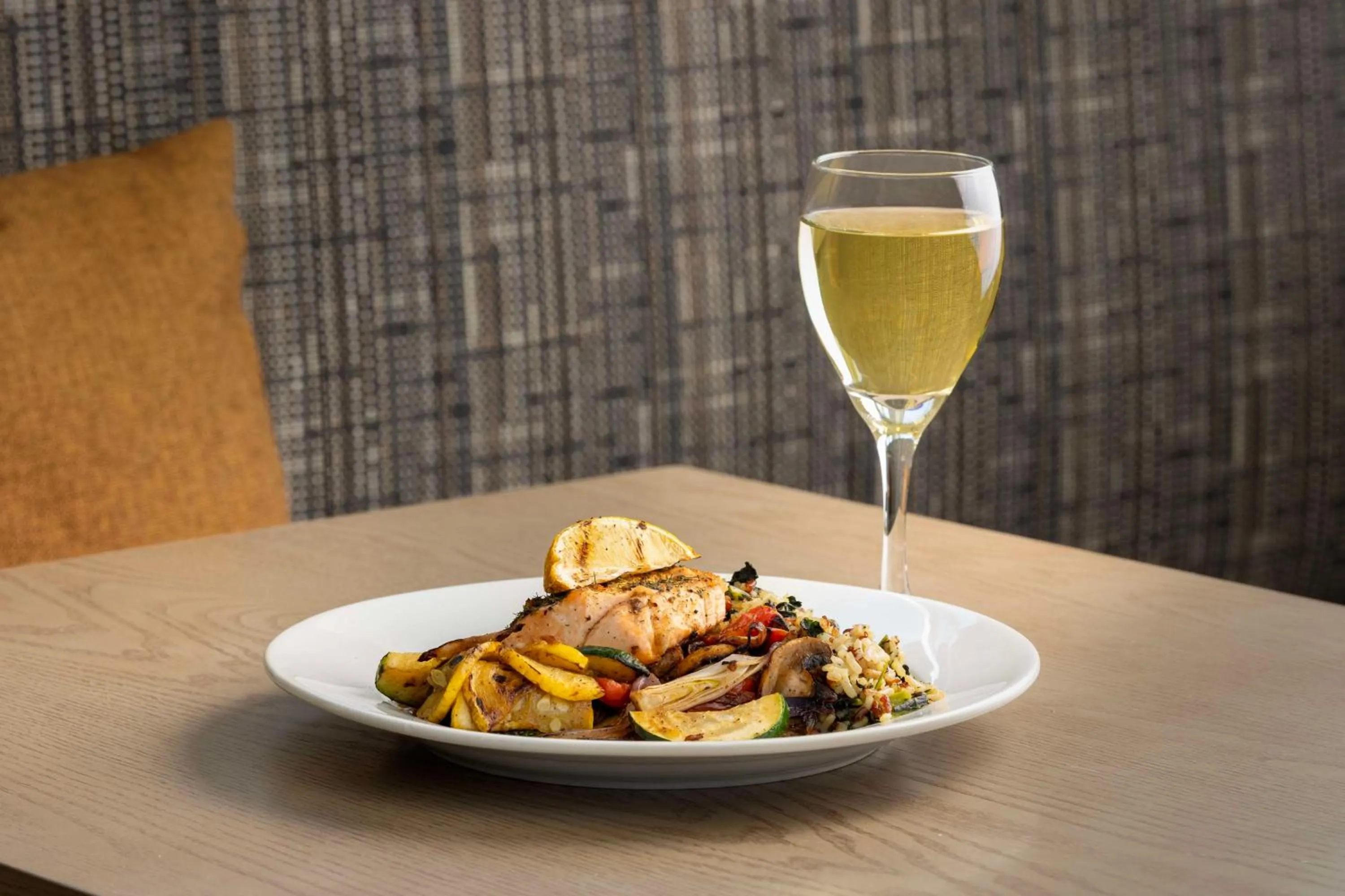 Restaurant/places to eat in Hilton Garden Inn Cedar Falls Conference Center