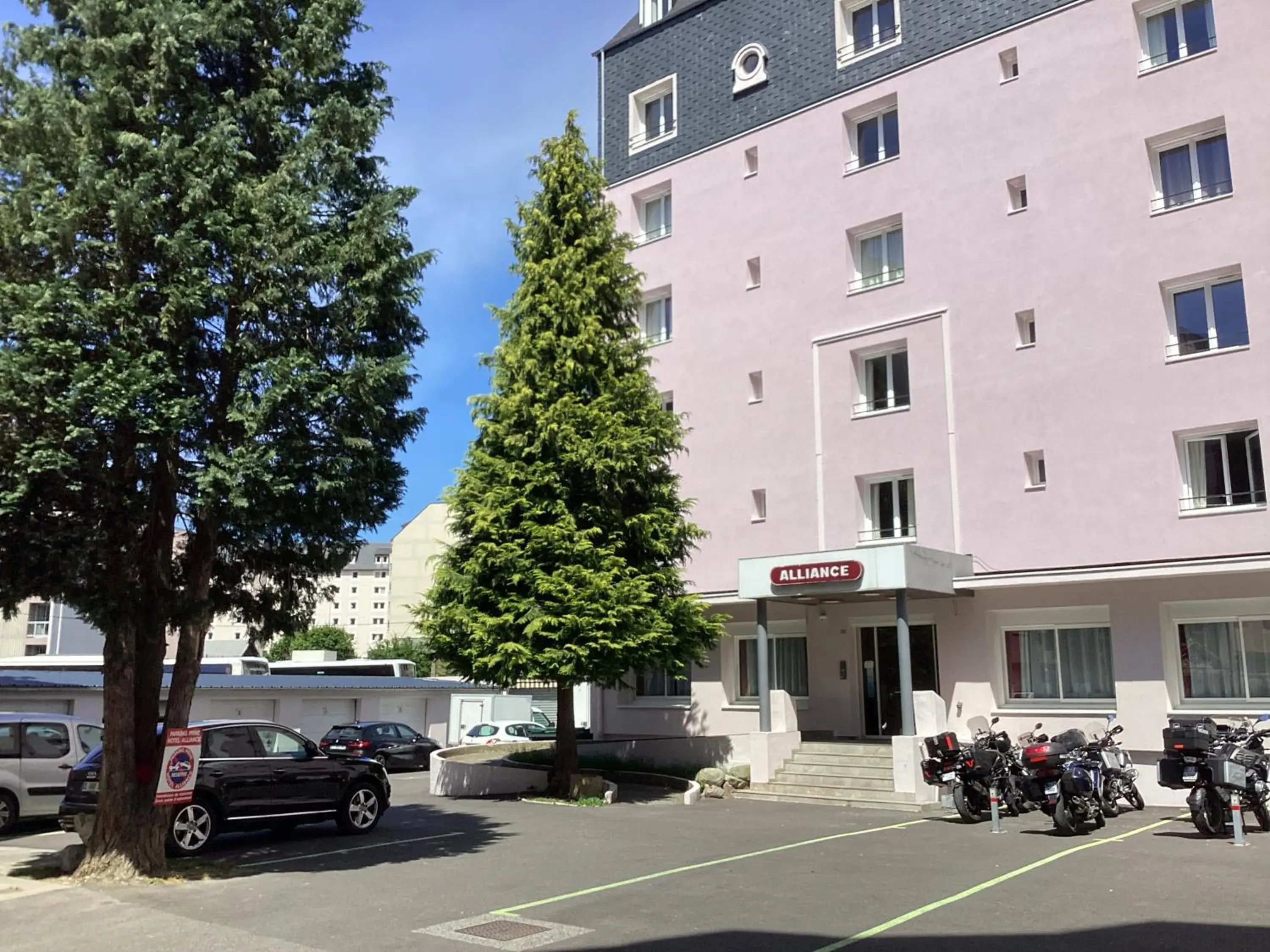 Property building in Hôtel Alliance Property building in Hôtel Alliance