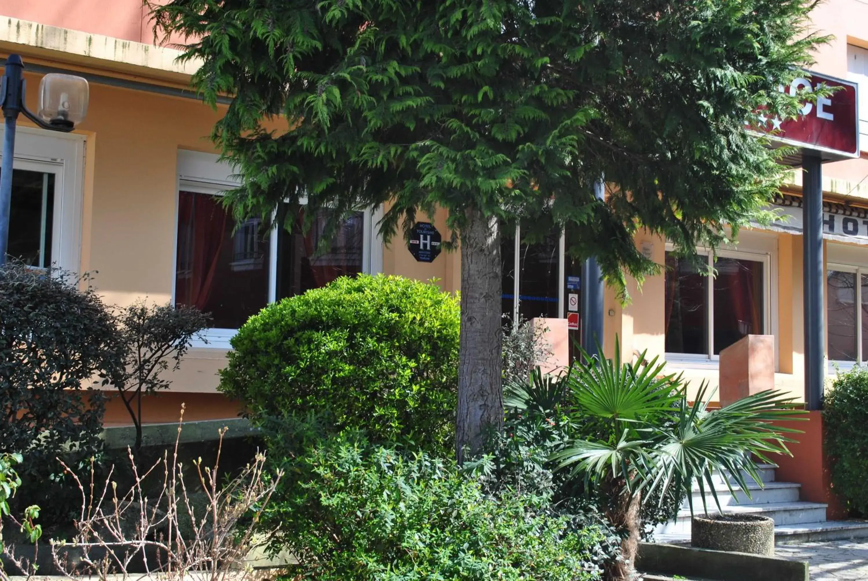 Facade/entrance in Hôtel Alliance Facade/entrance in Hôtel Alliance