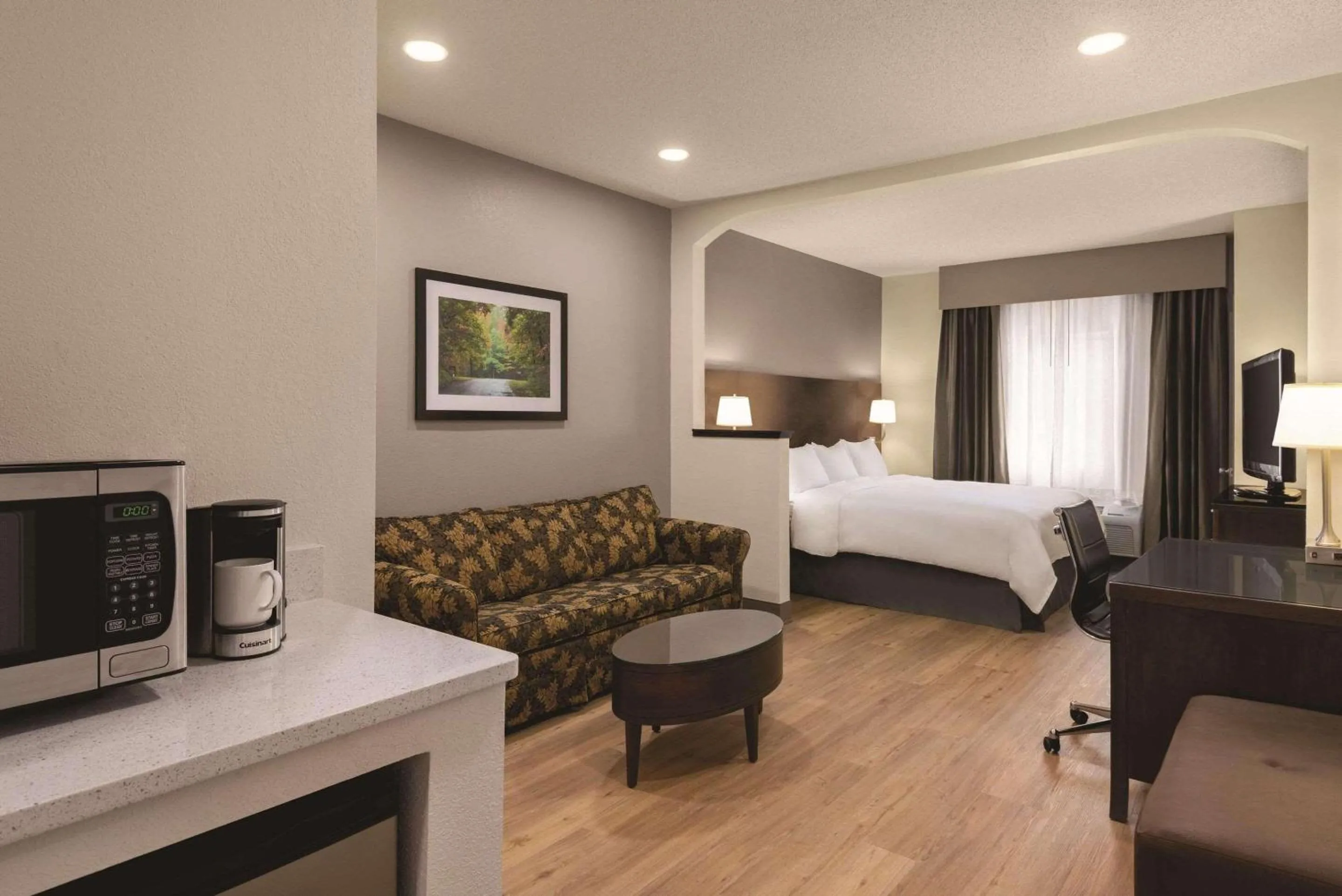 Bedroom, Bed in Radisson Hotel & Conference Center Rockford