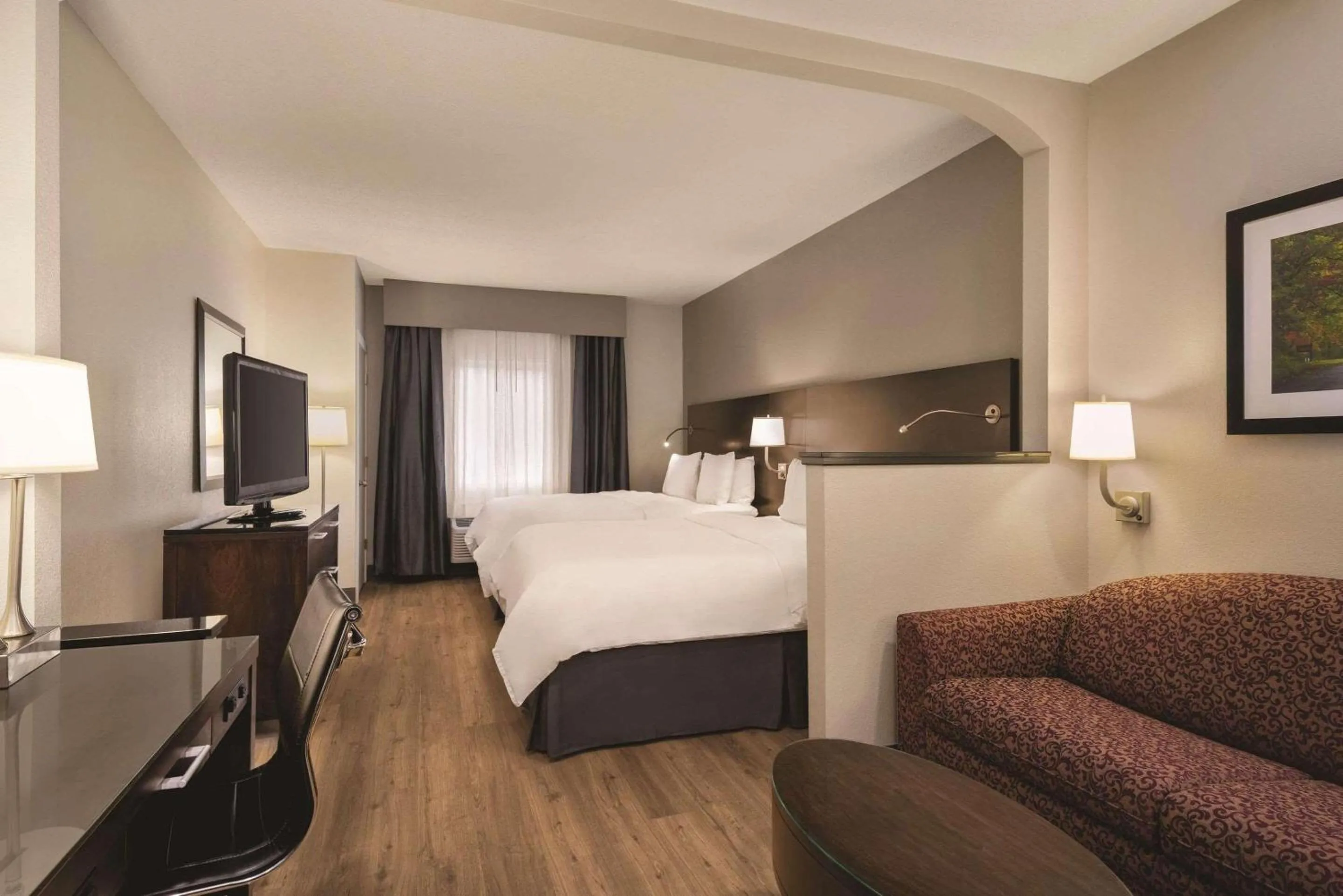 Bedroom, Bed in Radisson Hotel & Conference Center Rockford