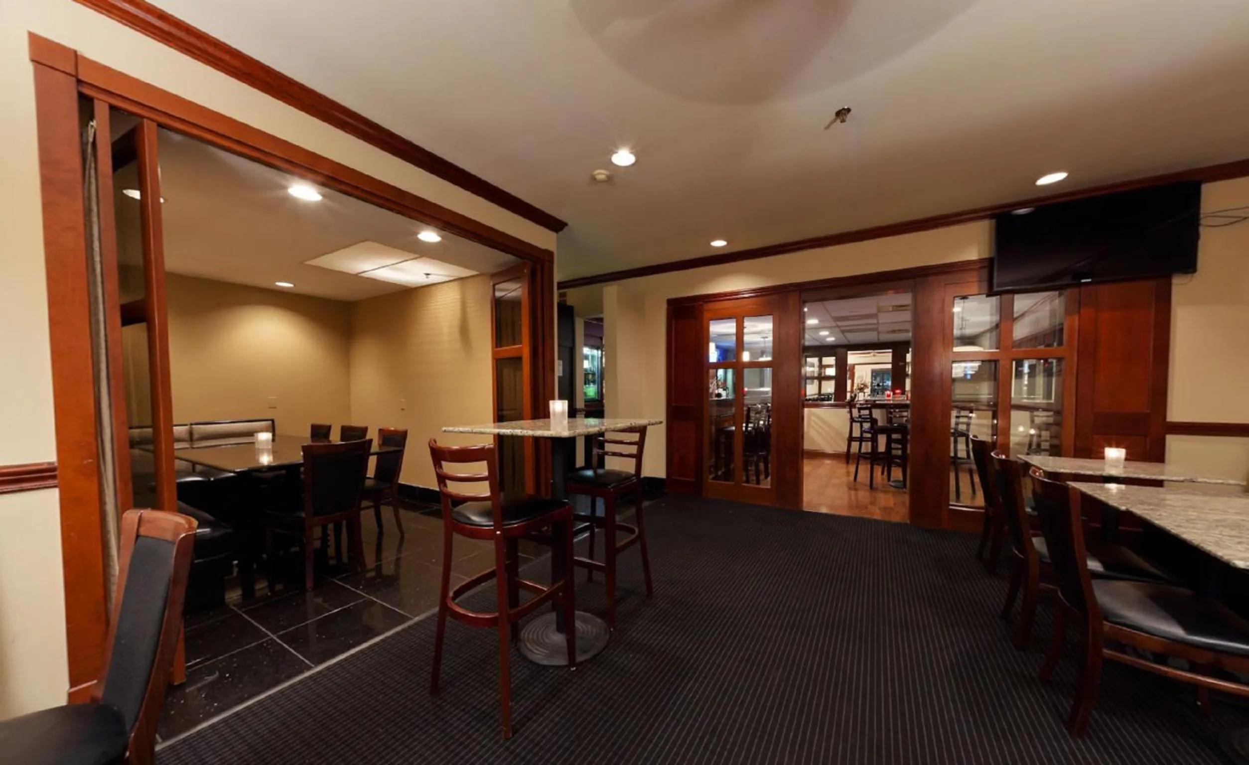 Restaurant/places to eat in Radisson Hotel & Conference Center Rockford