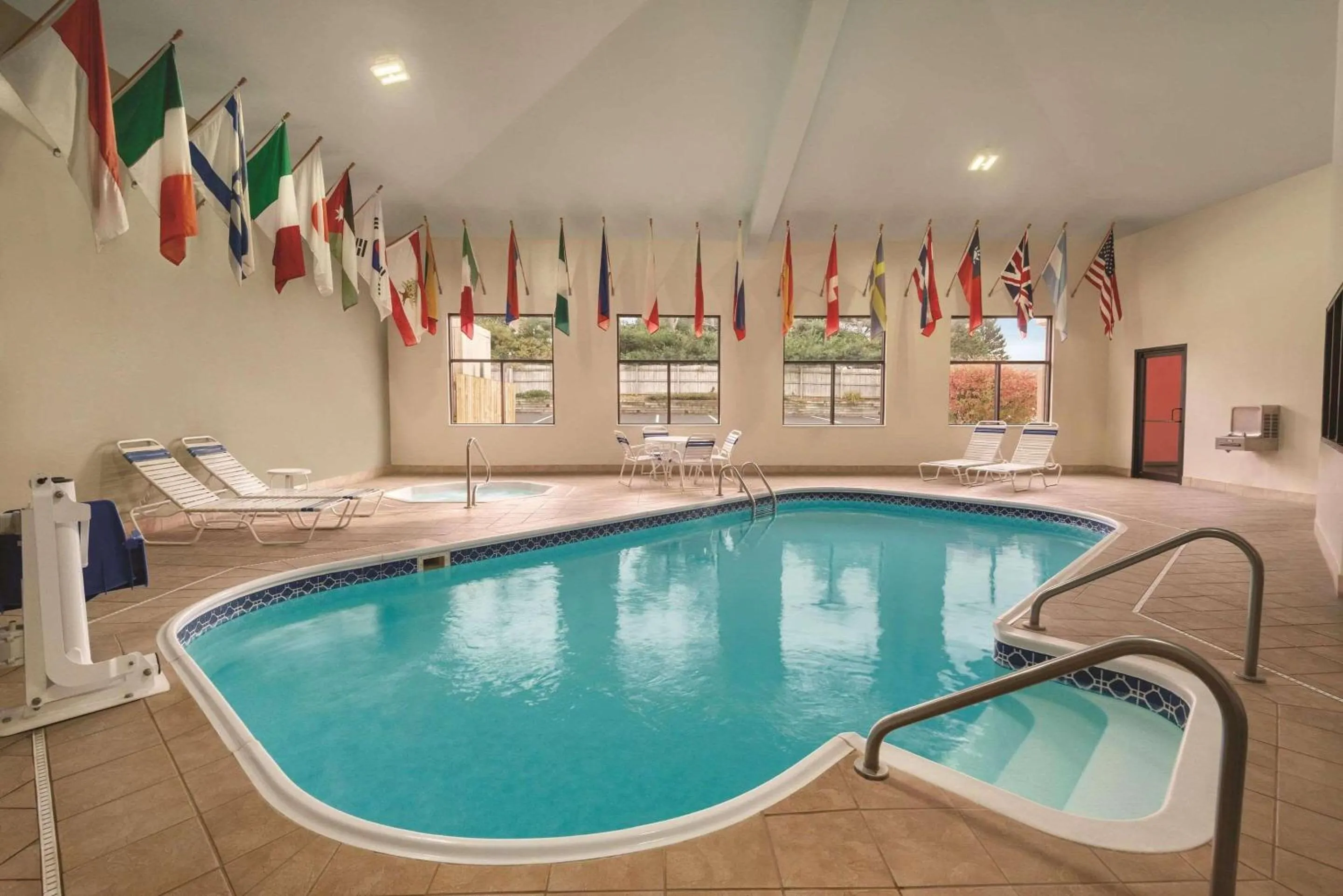 Swimming pool in Radisson Hotel & Conference Center Rockford