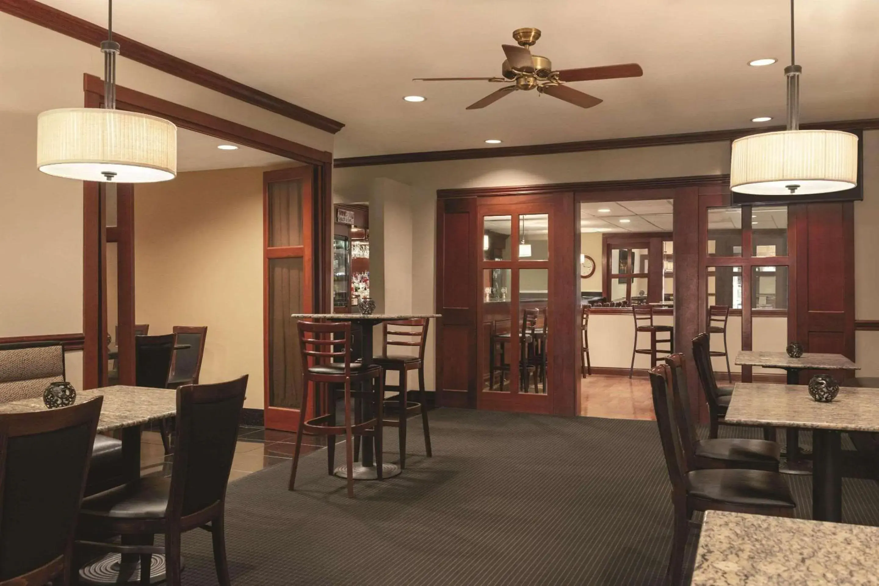 Restaurant/places to eat in Radisson Hotel & Conference Center Rockford Restaurant/places to eat in Radisson Hotel & Conference Center Rockford