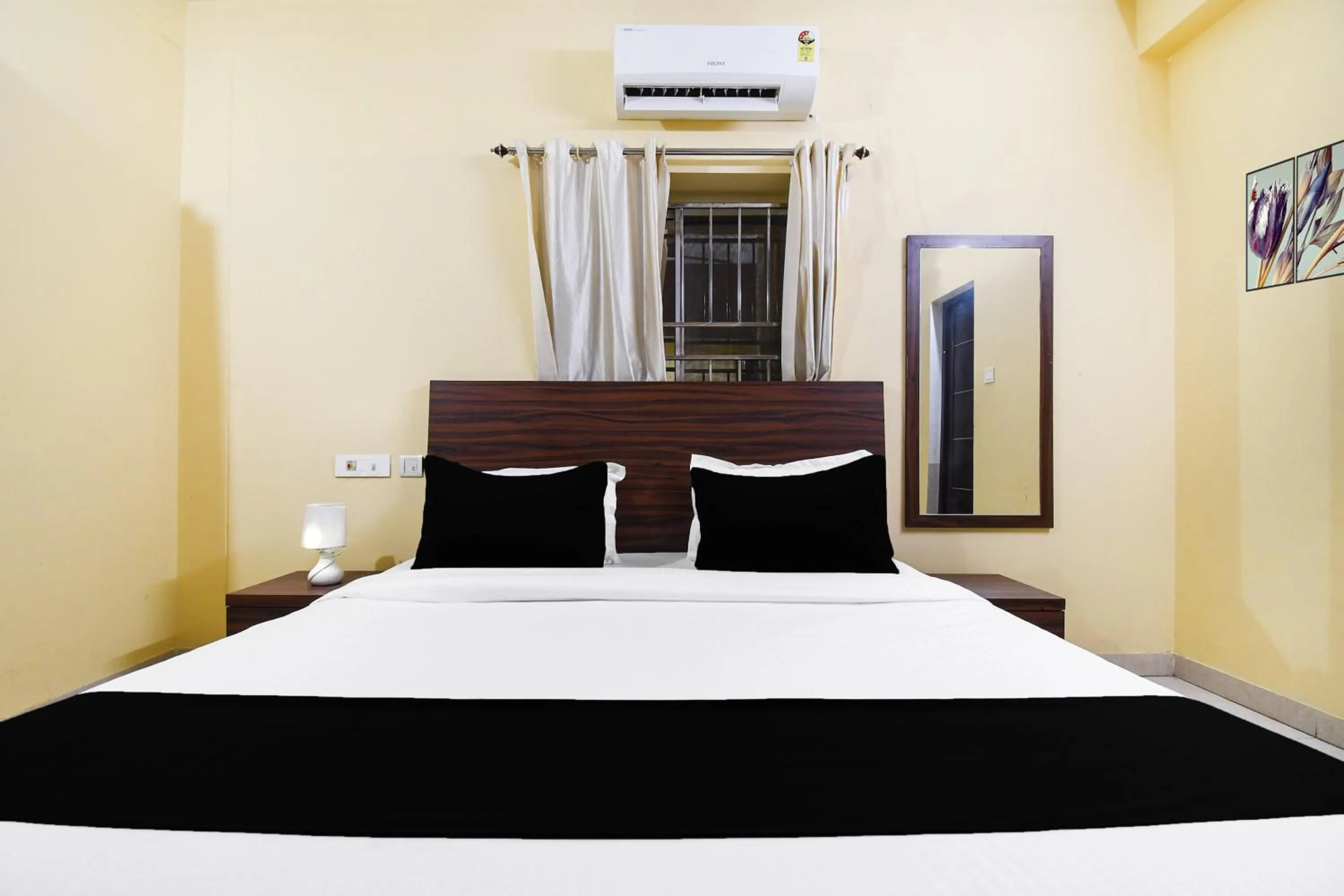 Bedroom, Bed in Super Hotel O Indira Park Road Bhubaneswar