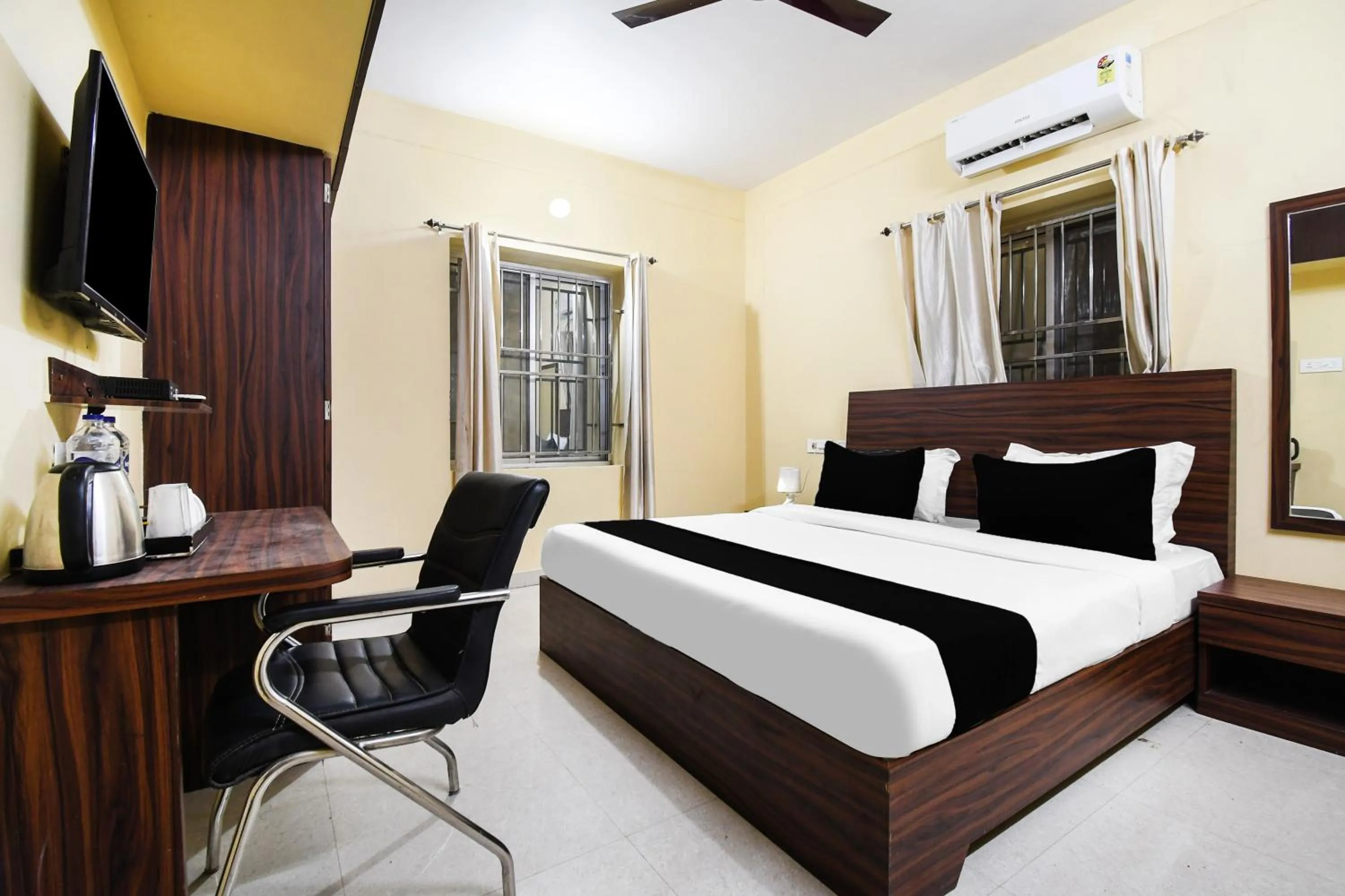 Bedroom, Bed in Super Hotel O Indira Park Road Bhubaneswar